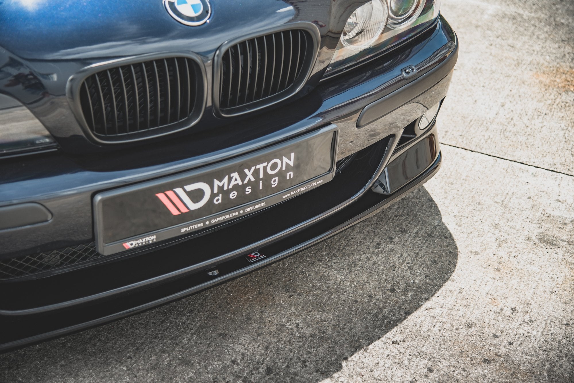 Maxton Design Street+ Spoilerlippe Front Ansatz passend für Seite + Street+ Spoilerlippe Front Ansatz passend für BMW M5 / 5 M-Paket E39 schwarz Hochglanz