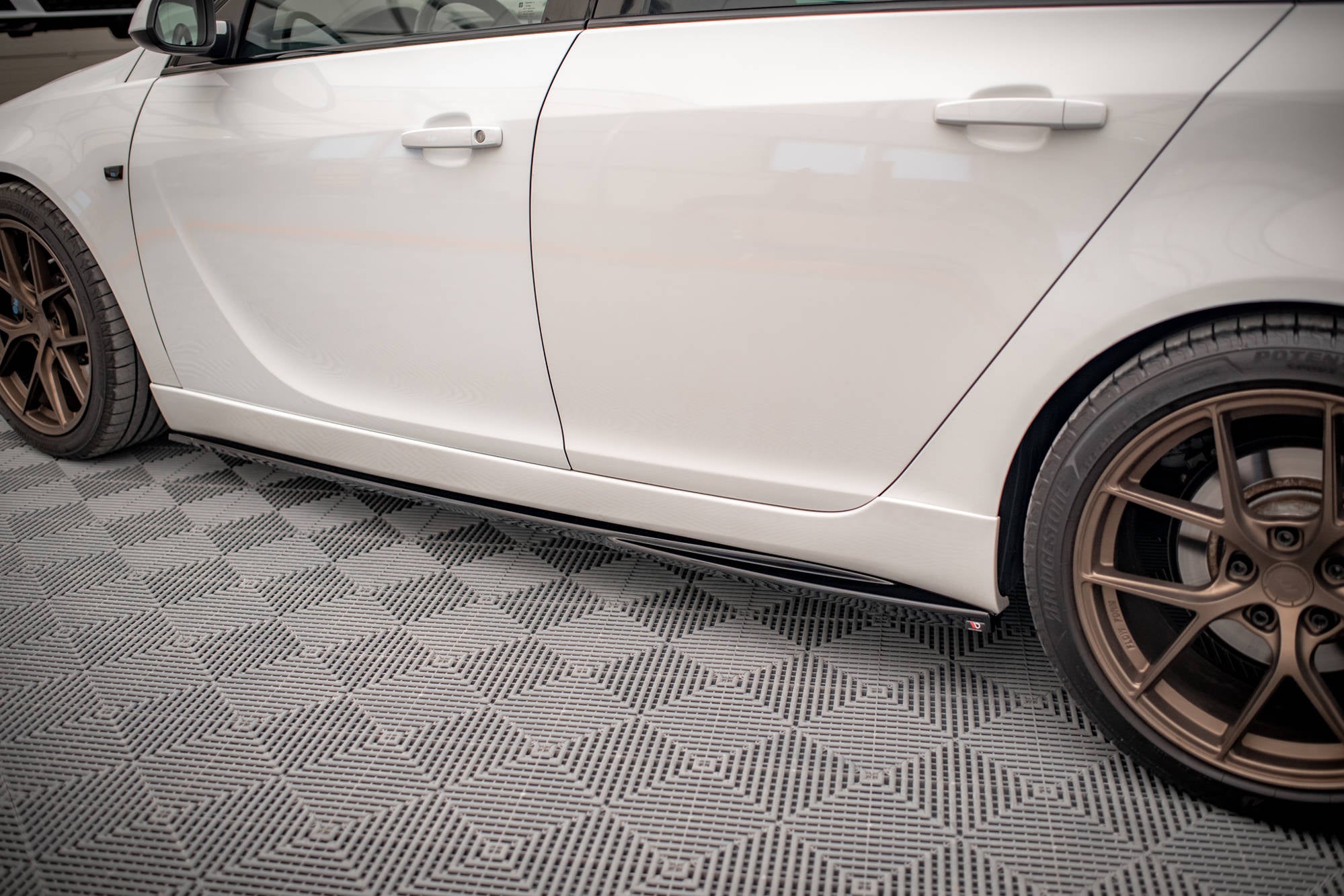 Maxton Design Street+ Seitenschweller Leisten passend für Opel Insignia Mk. 1 OPC schwarz Hochglanz