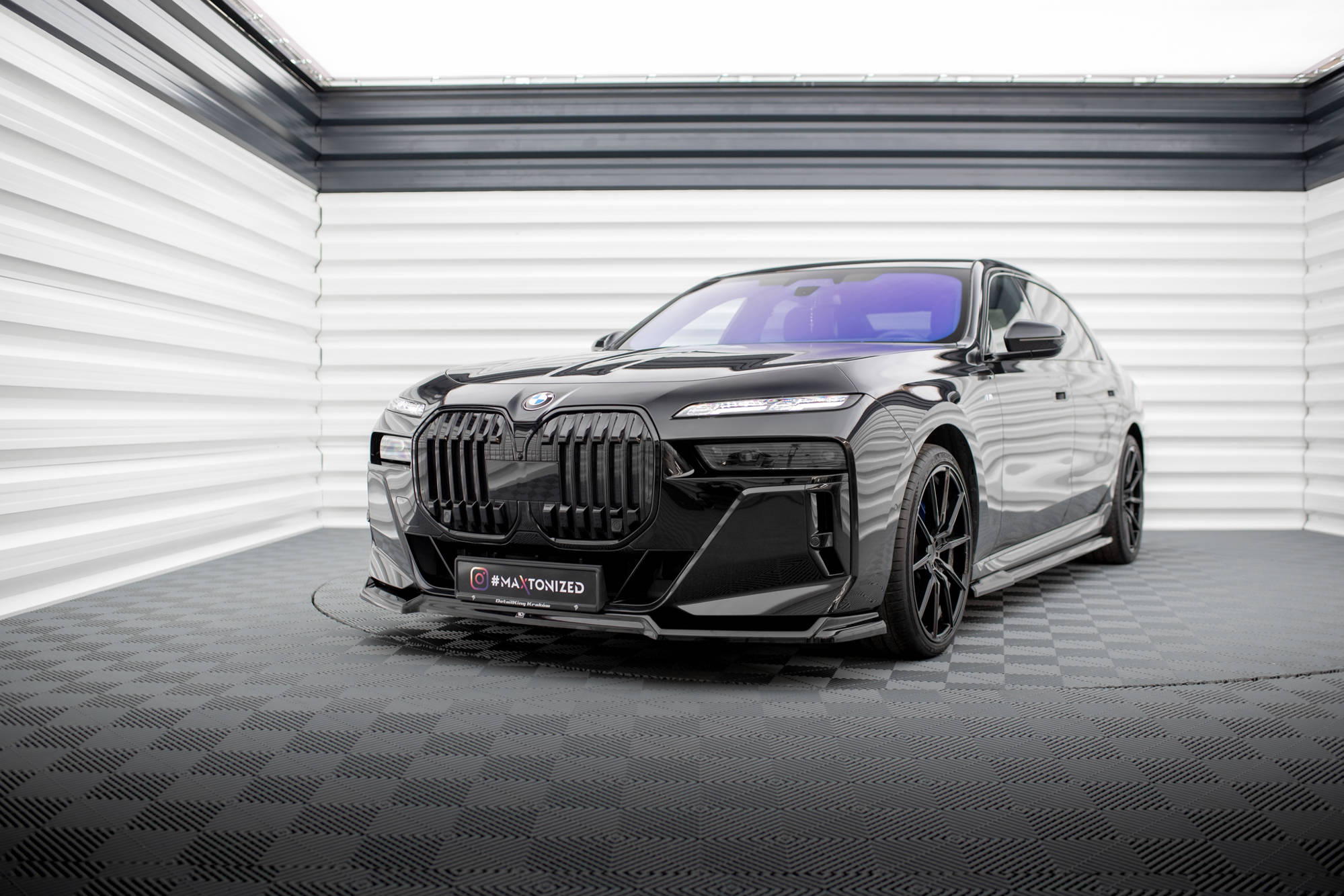 Maxton Design Street+ Spoilerlippe Front Ansatz V.3 passend für BMW 7 M-Paket / M760e / i7 M-Paket G70 schwarz Hochglanz