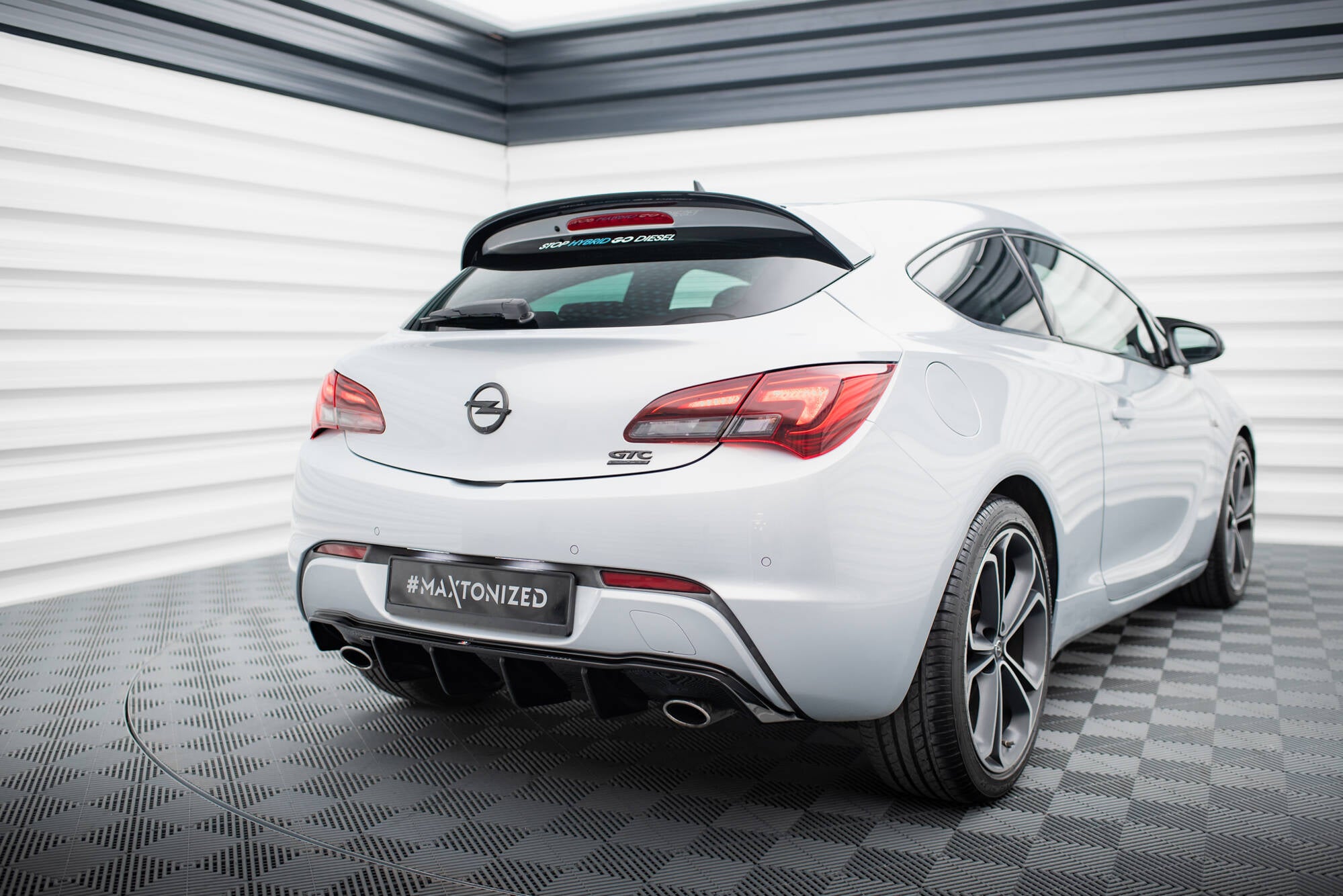 Maxton Design Diffusor Heck Ansatz passend für Opel Astra GTC OPC-Line J (Einzelauspuff li. re.) schwarz Hochglanz
