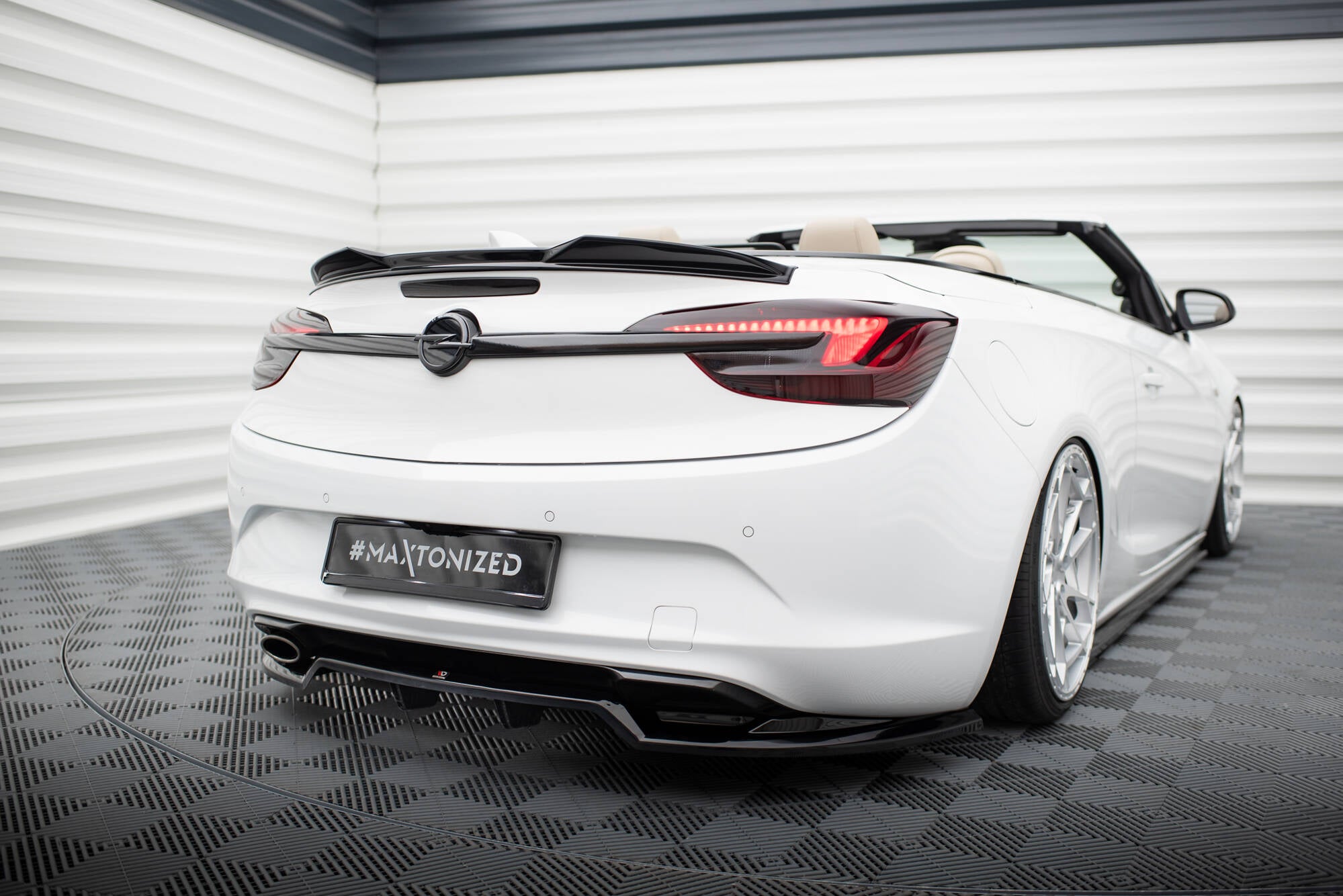 Maxton Design Spoiler CAP 3D passend für Opel Cascada schwarz Hochglanz