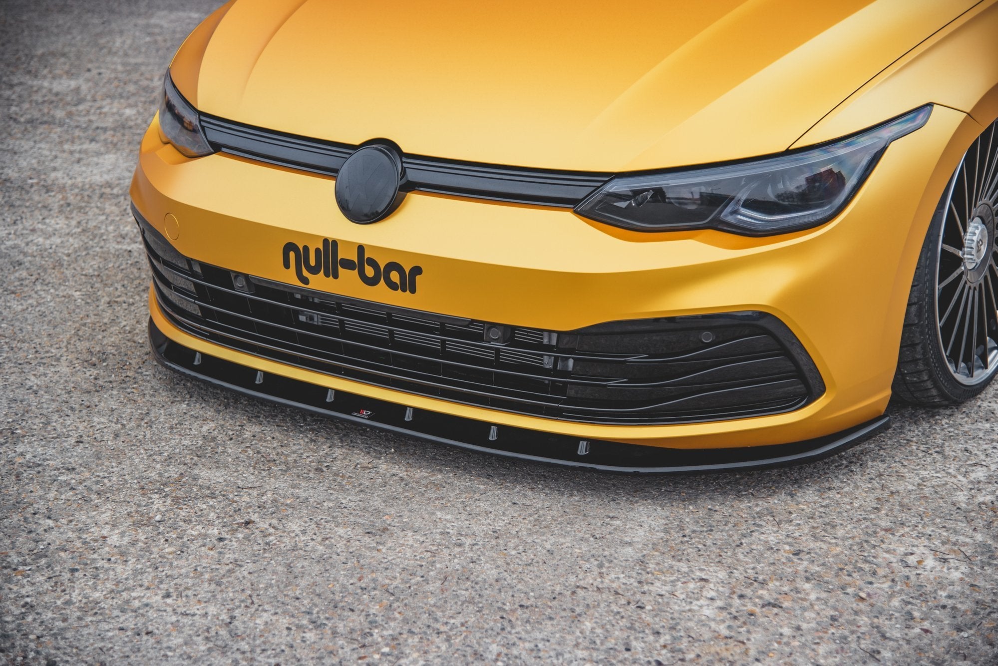 Maxton Design Street+ Spoilerlippe Front Ansatz V.1 passend für VW Golf Hatchback / Variant Mk8 schwarz Hochglanz