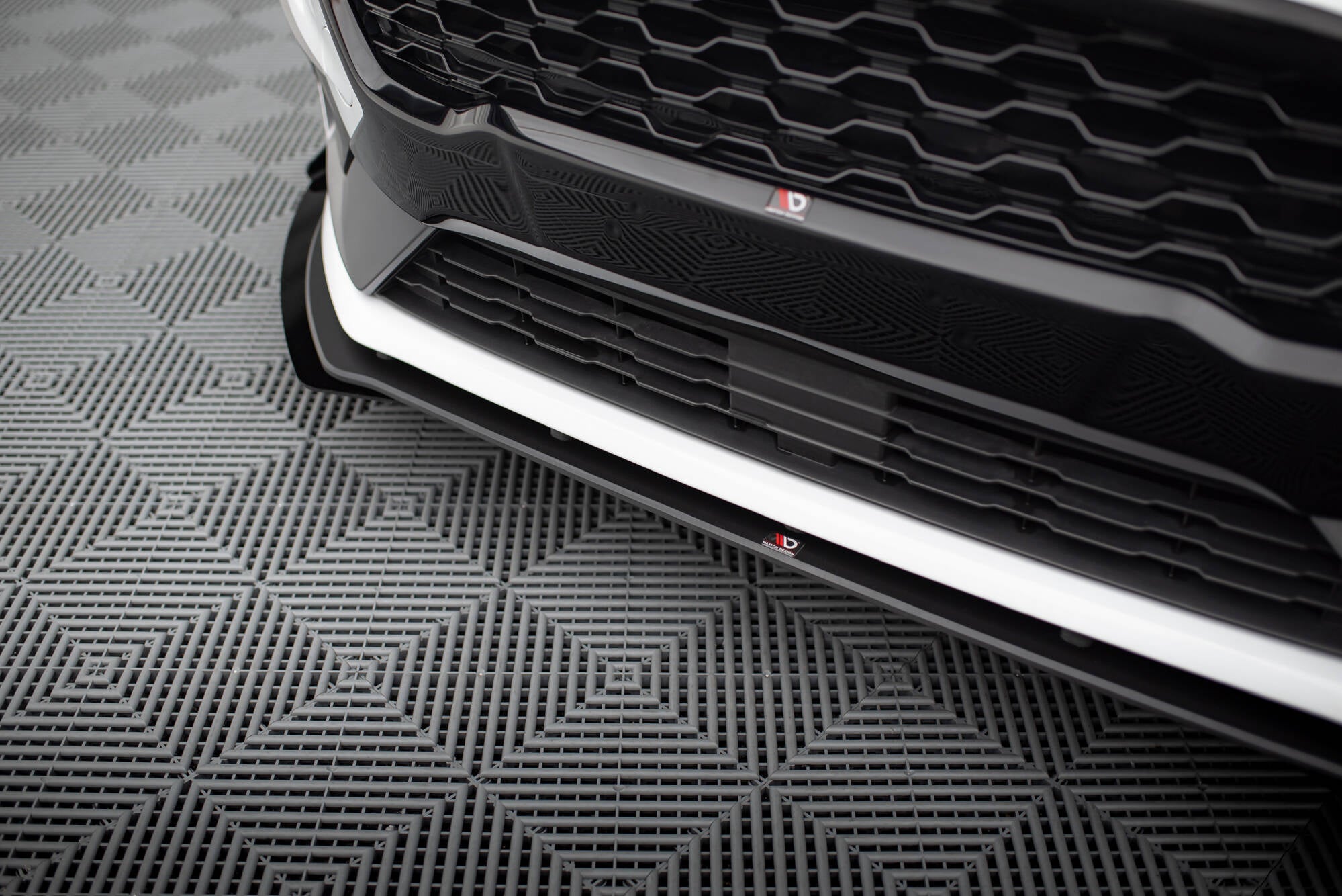 Maxton Design Street Pro Street+ Spoilerlippe Front Ansatz passend für + Front Stoßstangen Racing Flaps passend passend für Ford Fiesta Mk8 ST / ST-Line schwarz Hochglanz