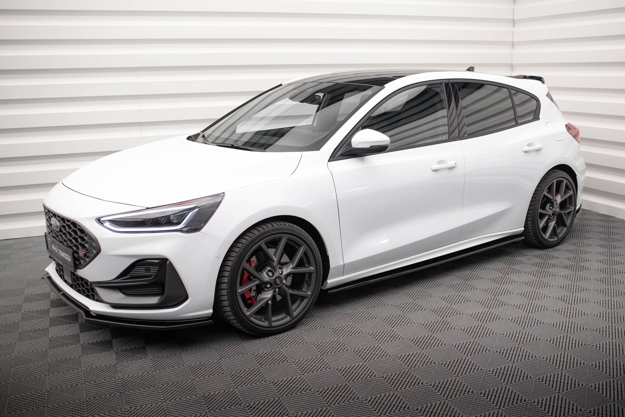 Maxton Design Street+ Seitenschweller Leisten passend für V.1 passend für Ford Focus ST / ST-Line Mk4 Facelift schwarz Hochglanz