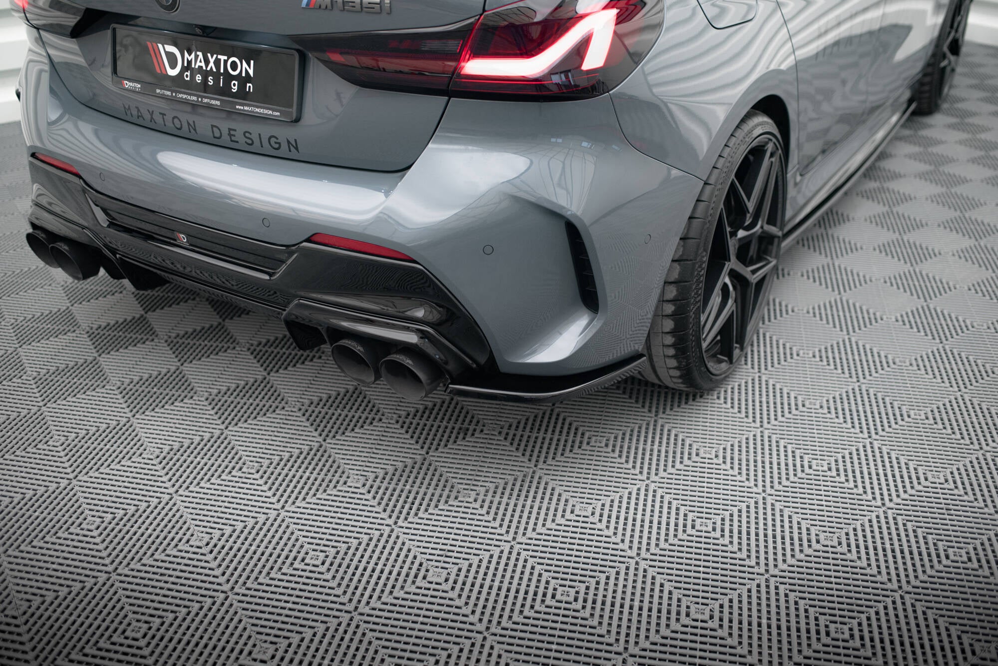 Maxton Design Heck Ansatz Flaps Diffusor V.3 passend für BMW 1er F40 M-Paket/ M135i schwarz Hochglanz