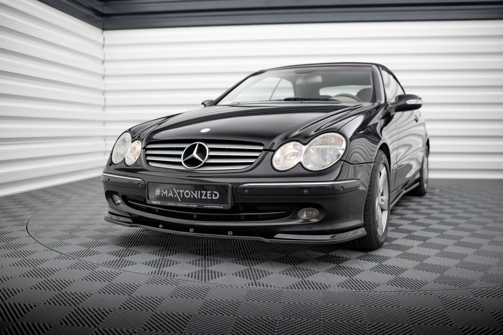 Maxton Design Street+ Spoilerlippe Front Ansatz V.1 passend für MERCEDES CLK W 209 FÜR STANDARD STOßSTANGE schwarz Hochglanz