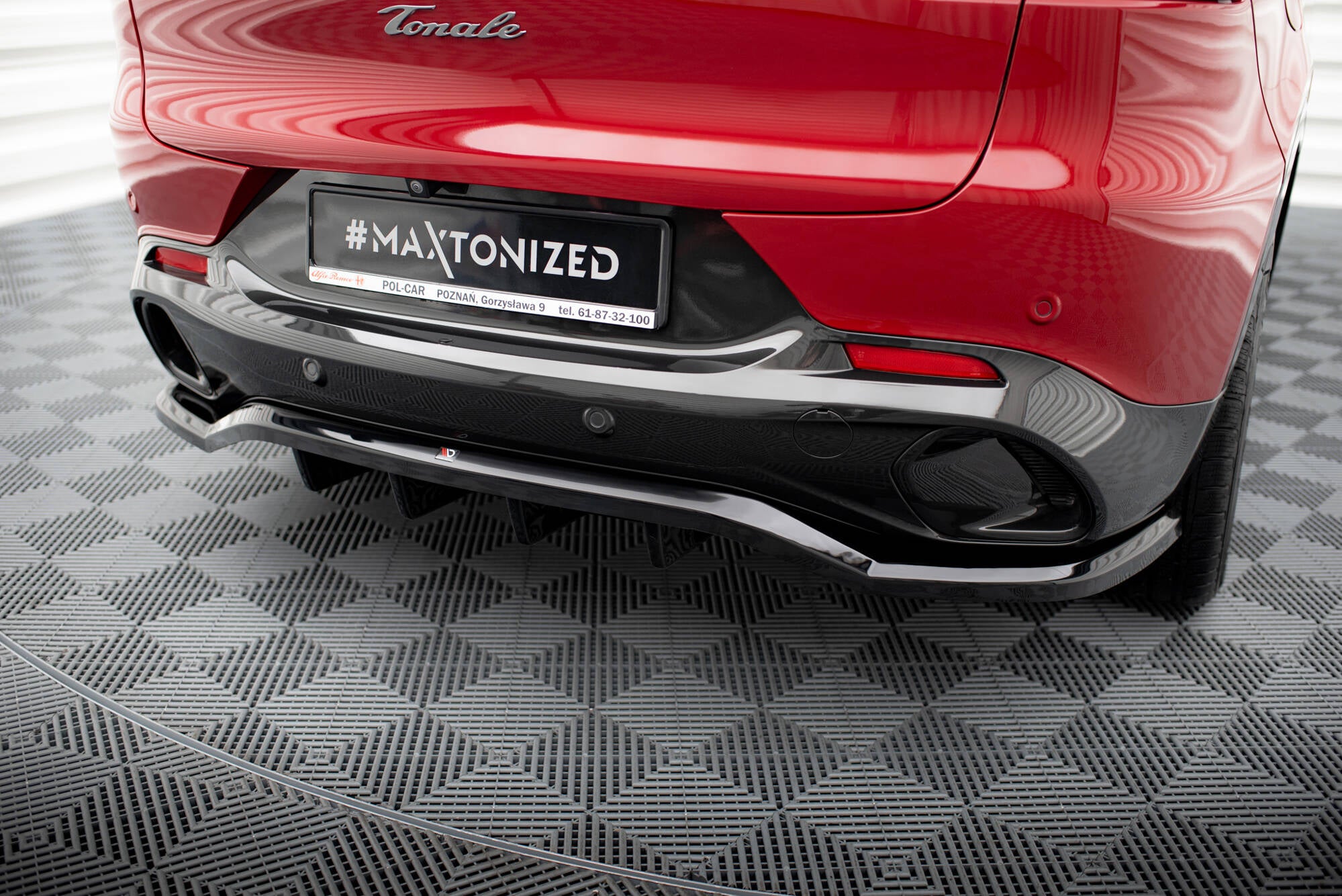 Maxton Design Street+ Mittlerer Diffusor RACE passend für Alfa Romeo Tonale Mk1 schwarz Hochglanz