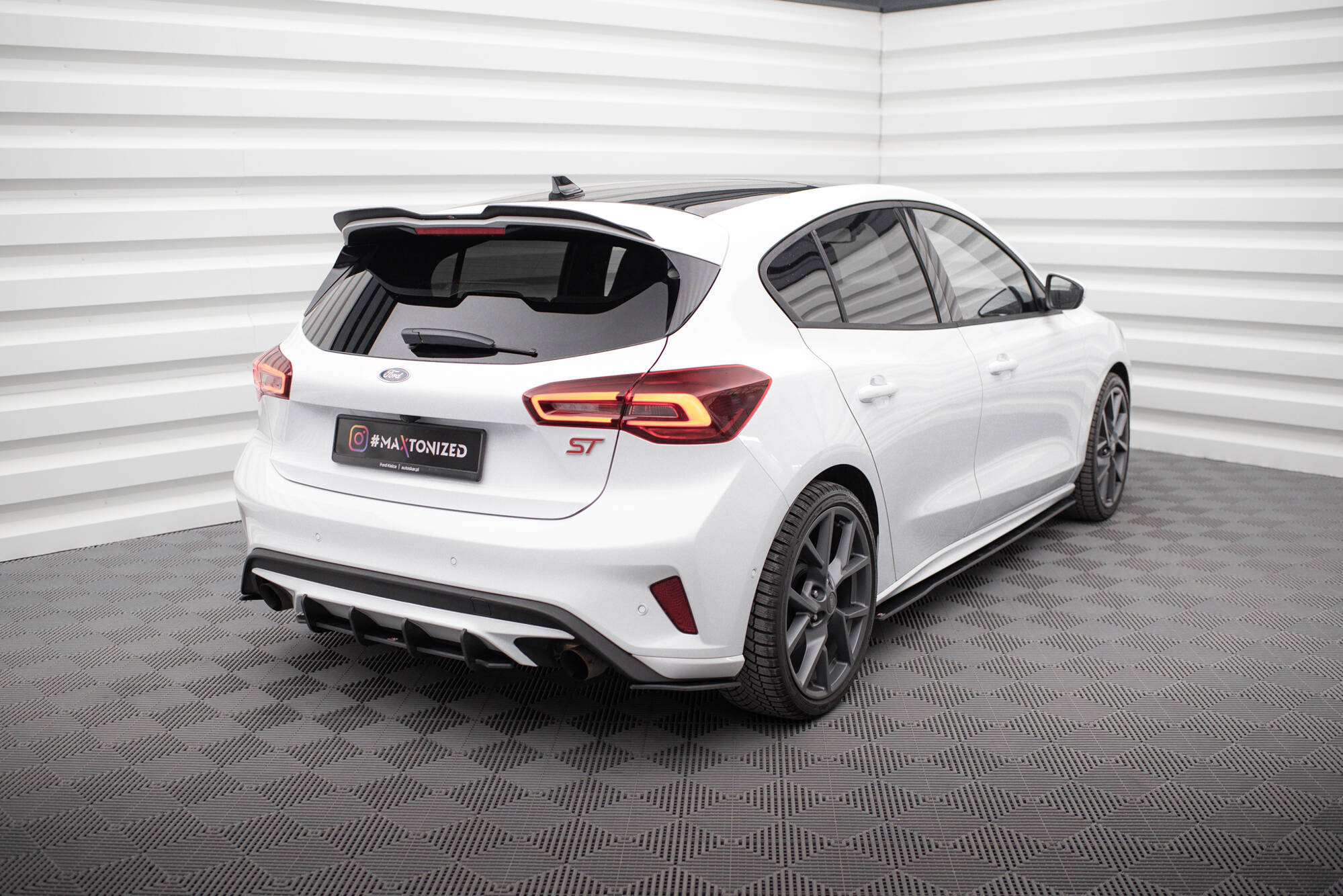 Maxton Design Street Pro Heck Ansatz Flaps Diffusor passend für Ford Focus ST Mk4