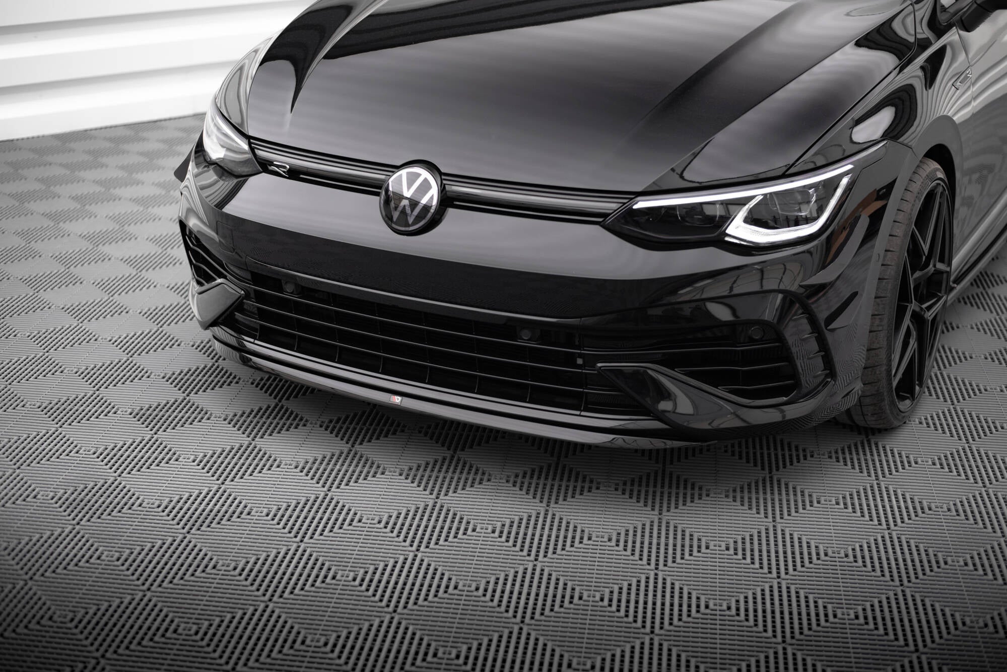 Maxton Design Street+ Spoilerlippe Front Ansatz V.7 passend für VW Golf R Hatchback / Variant Mk8 schwarz Hochglanz