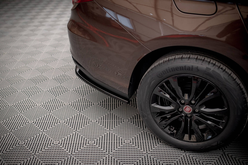 Maxton Design Street+ Mittlerer Diffusor RACE passend für Fiat Tipo S Limousine Mk1 schwarz Hochglanz