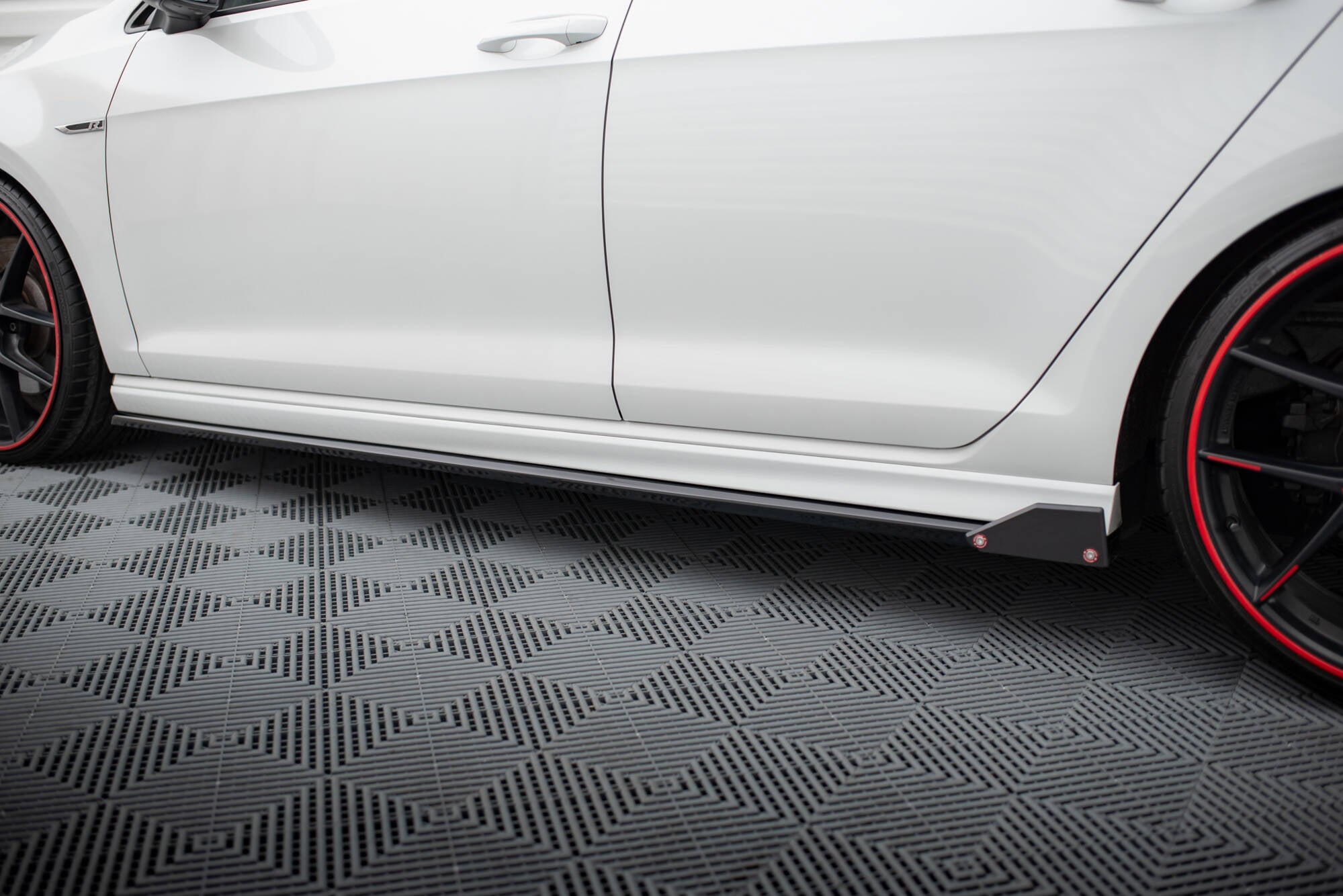 Maxton Design Street+ Seitenschweller Leisten passend für V.3 + Flaps passend für VW Golf R / R-Line Mk7