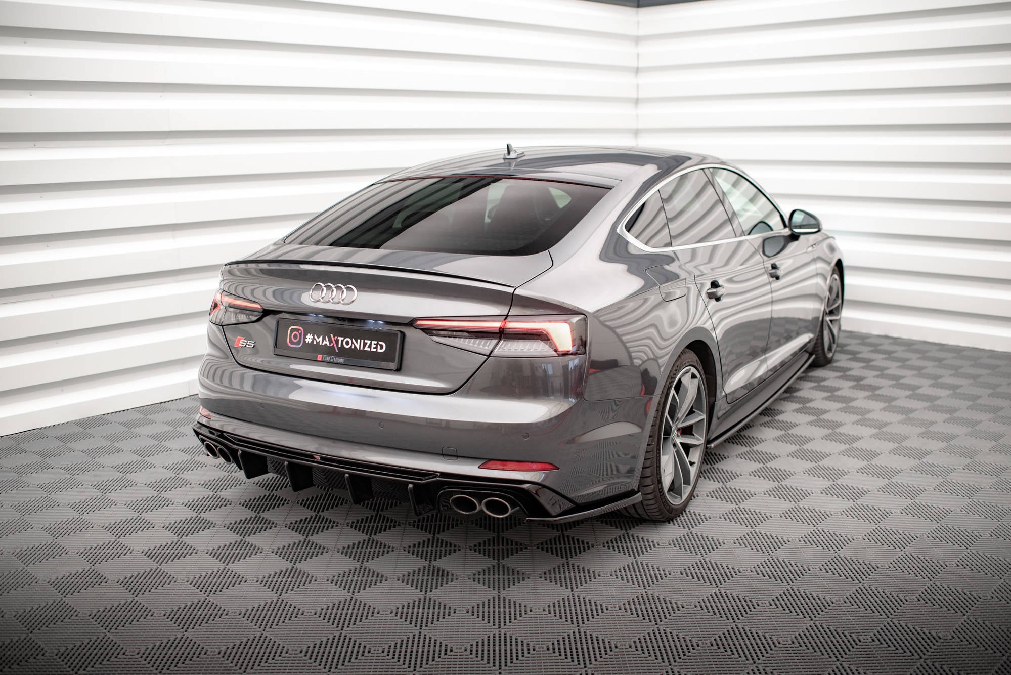 Maxton Design Heck Ansatz Flaps Diffusor passend für Audi S5 Coupe / Sportback F5 schwarz Hochglanz