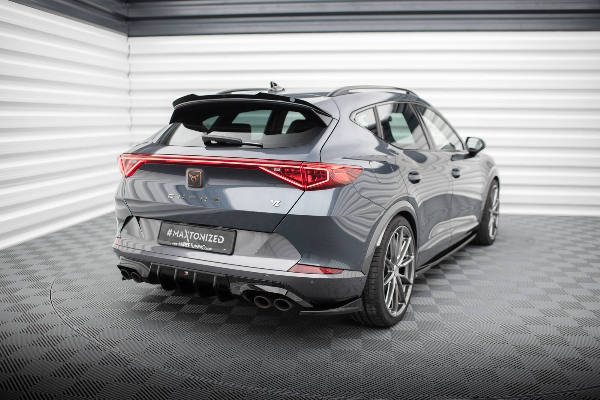 Maxton Design Heck Ansatz Flaps Diffusor V.3 passend für Cupra Formentor VZ Mk1 / Mk1 Facelift schwarz Hochglanz