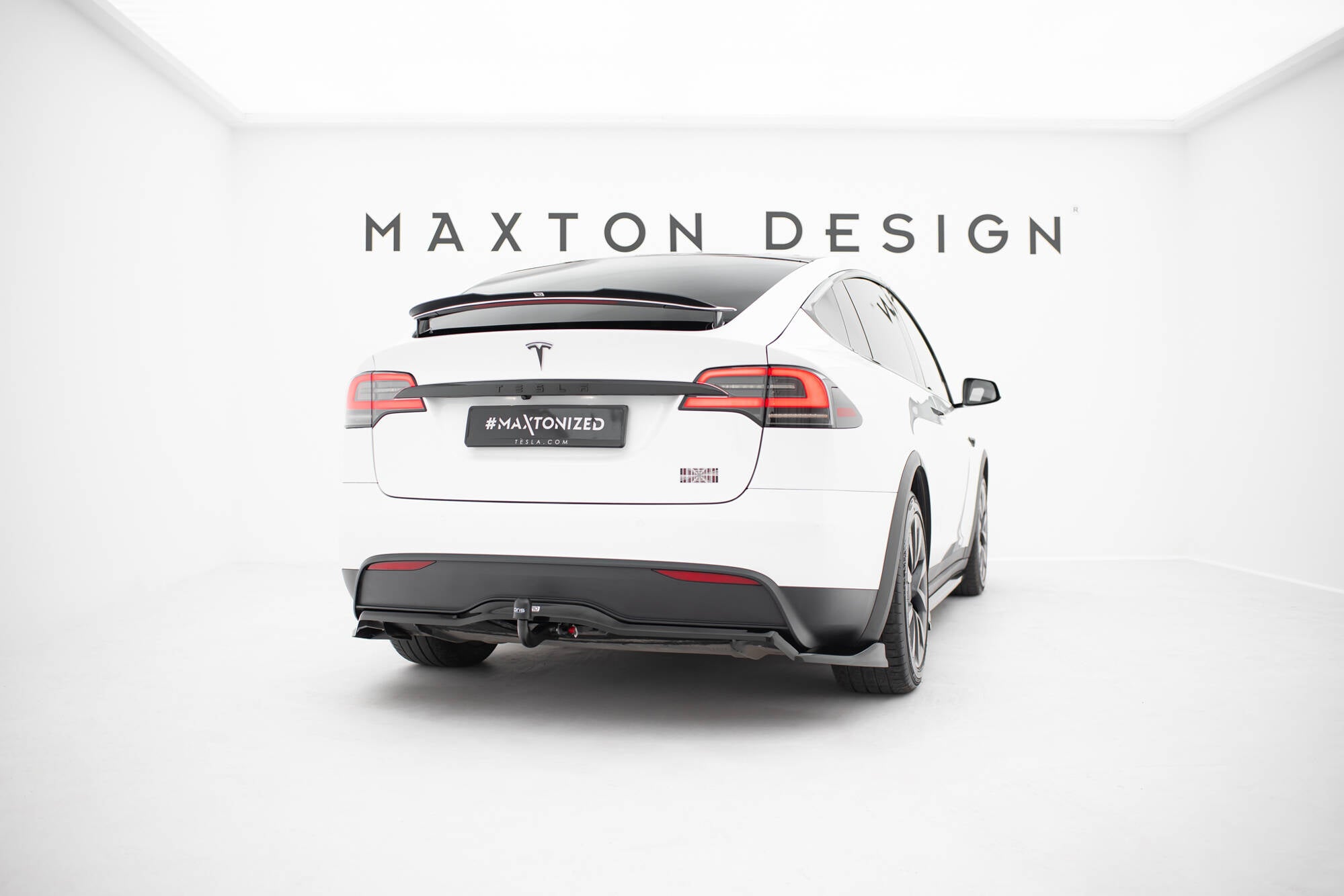 Maxton Design Street+ Mittlerer Diffusor RACE V.2 passend für Tesla Model X Mk1 Facelift schwarz Hochglanz