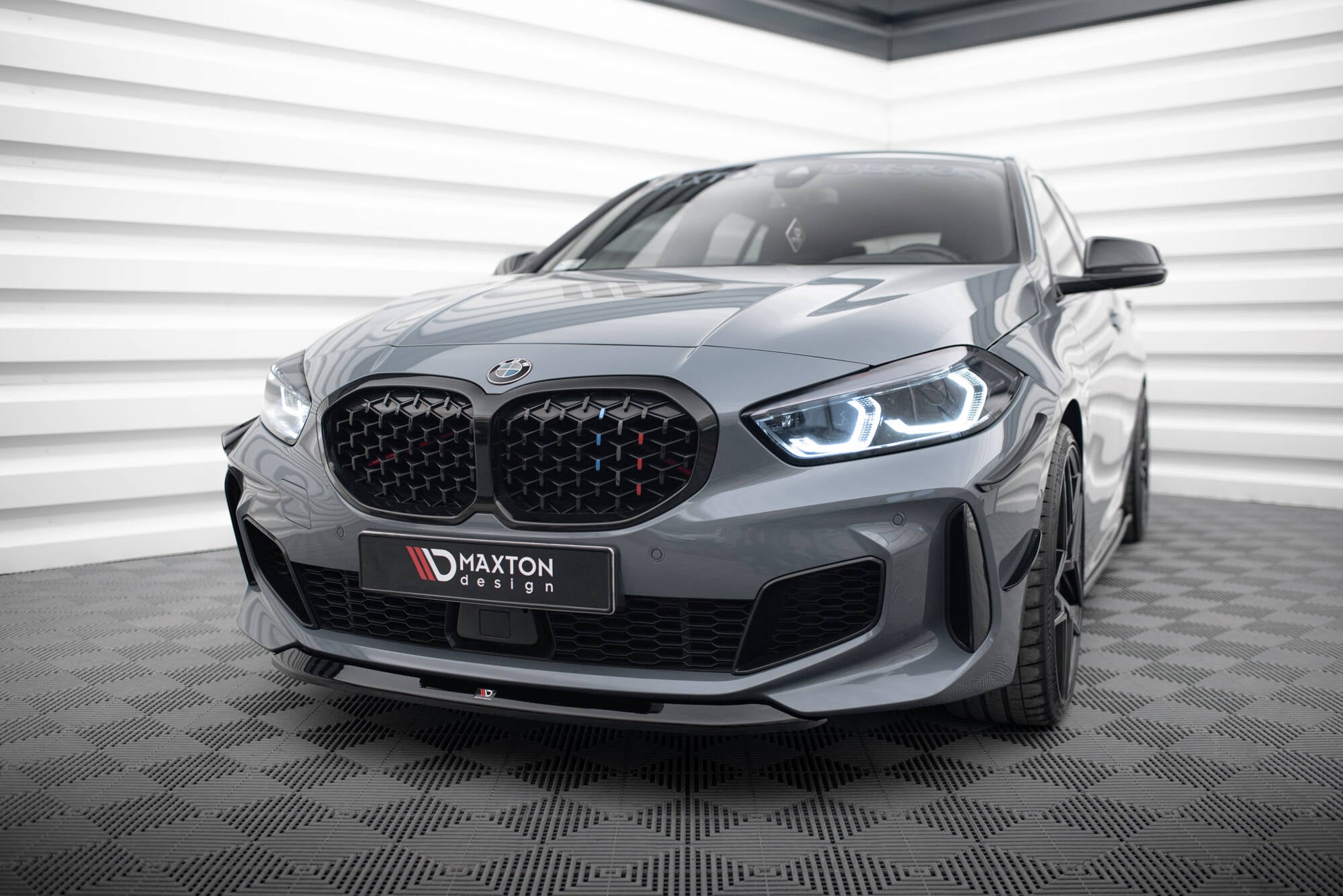 Maxton Design Street+ Spoilerlippe Front Ansatz V.2 passend für BMW 1er M-Paket/ M135i / 128ti F40 schwarz Hochglanz