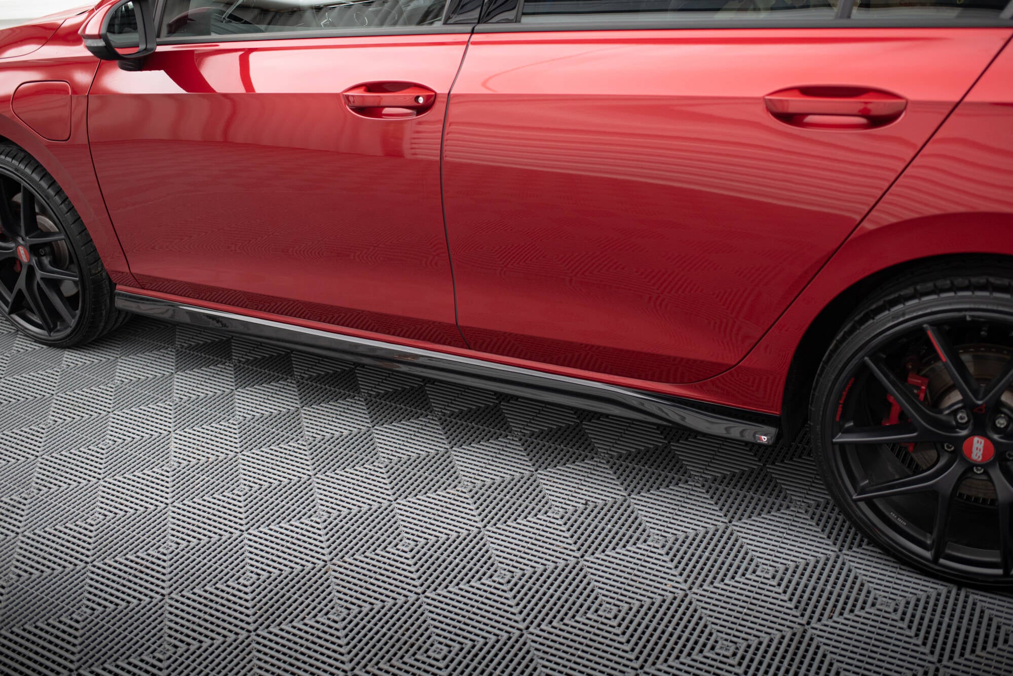 Maxton Design Street+ Seitenschweller Leisten passend für V.3 passend für VW Golf GTI / GTE / GTI Clubsport / GTD / R-Line Mk8 schwarz Hochglanz