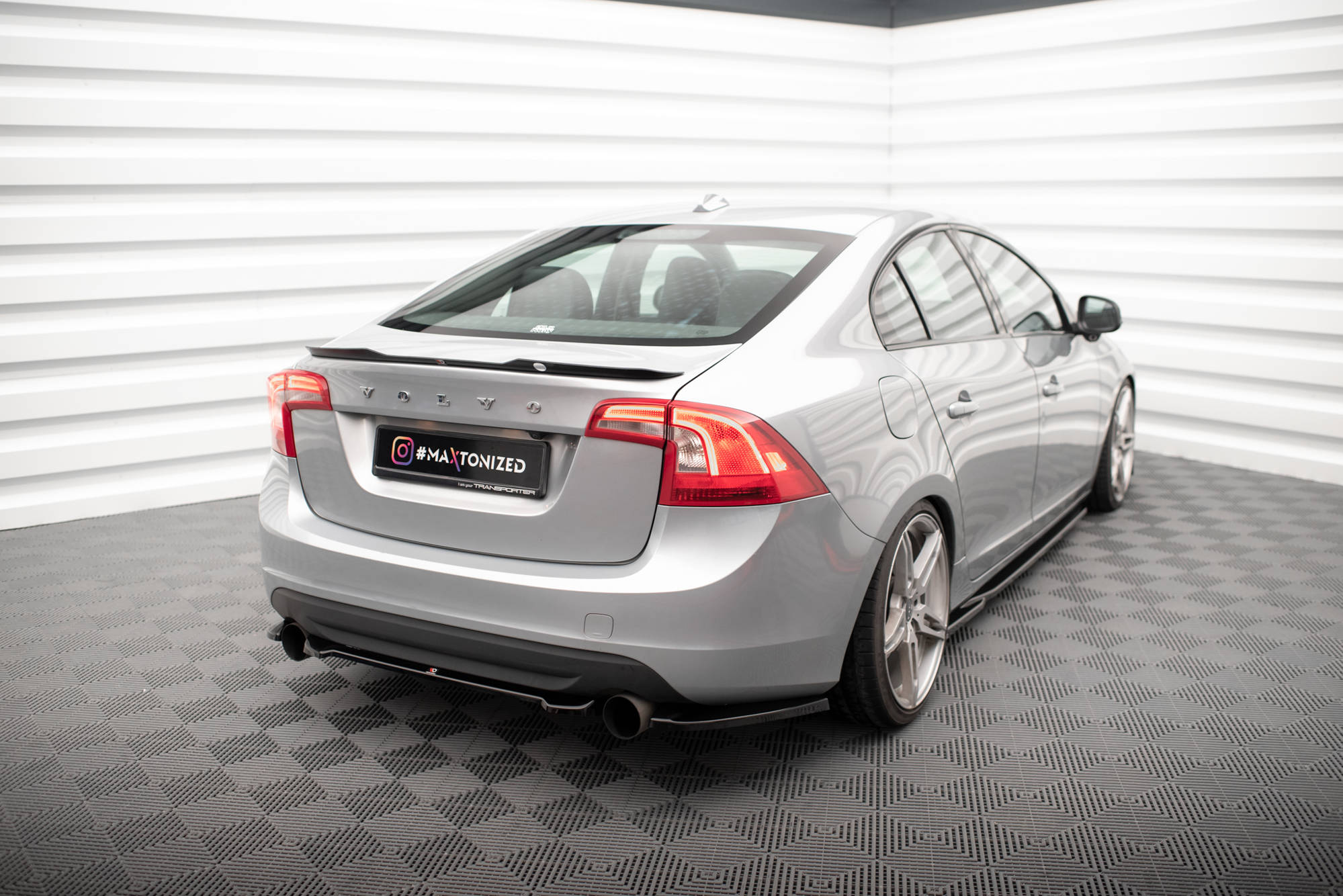 Maxton Design Heck Ansatz Flaps Diffusor passend für Volvo S60 Mk2 schwarz Hochglanz