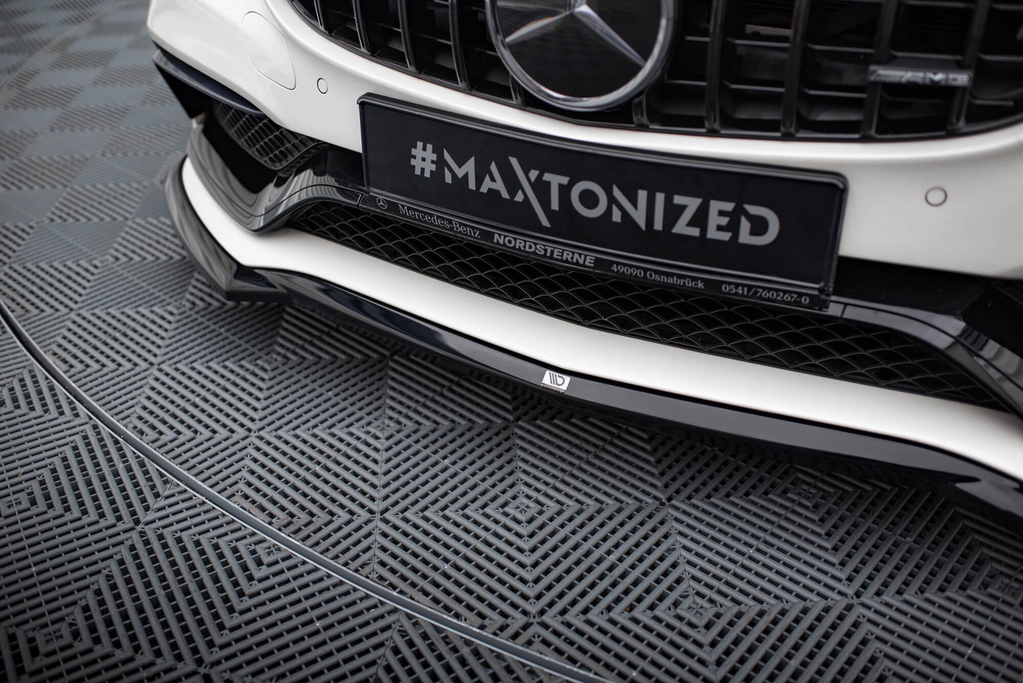 Maxton Design Street+ Spoilerlippe Front Ansatz V.3 passend für Mercedes-AMG C63 Limousine / Kombi W205 / S205 schwarz Hochglanz