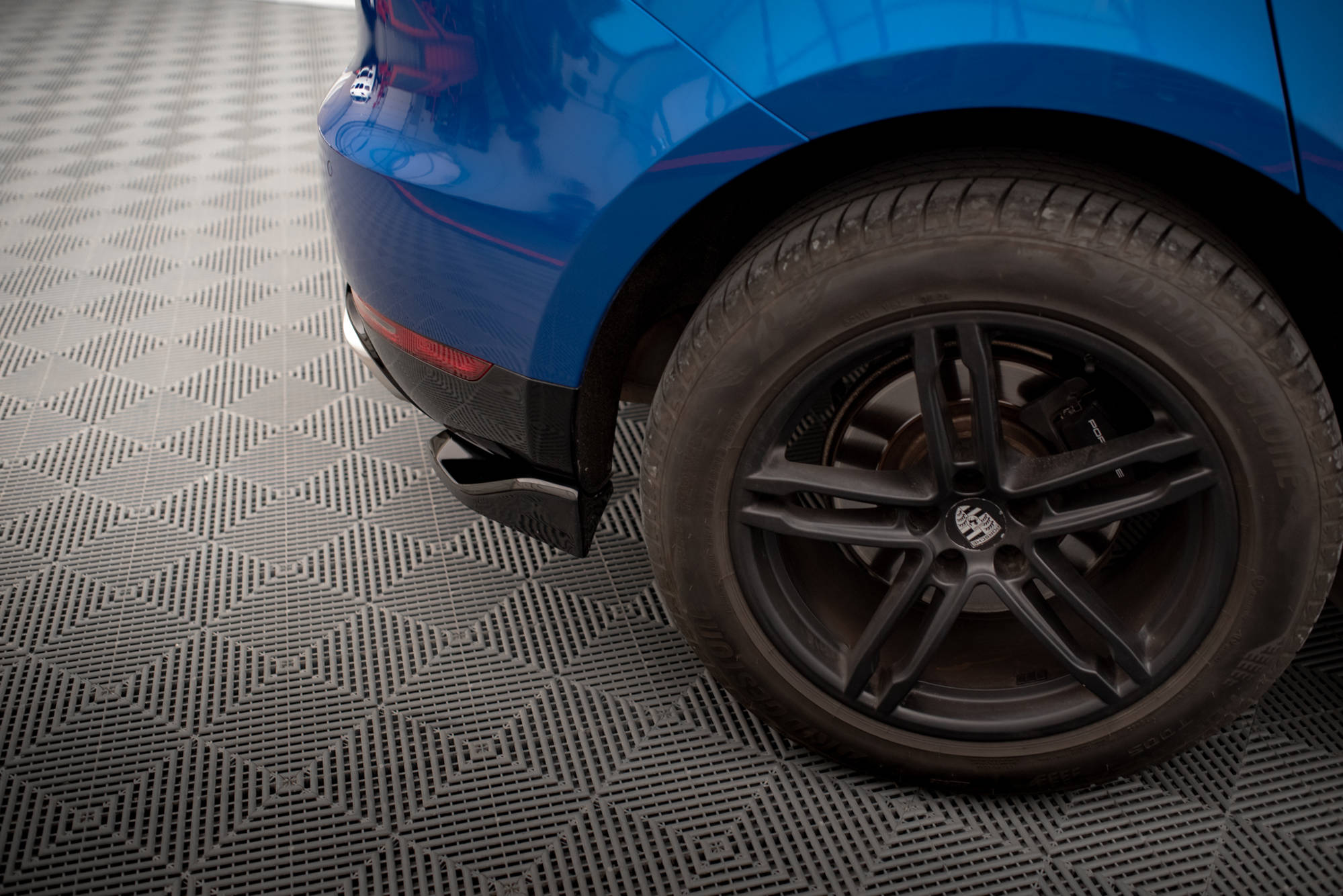 Maxton Design Heck Ansatz Flaps Diffusor passend für Porsche Macan Mk1 schwarz Hochglanz