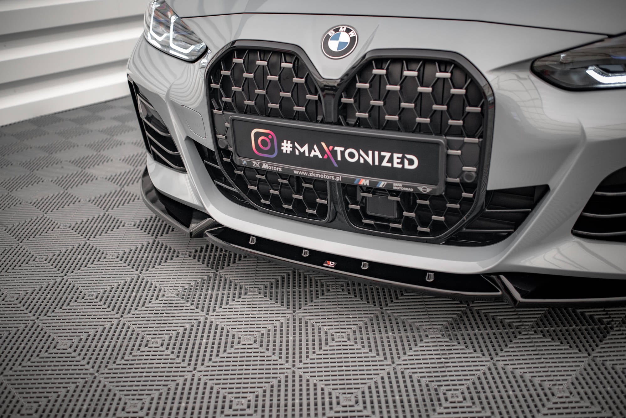 Maxton Design Street+ Spoilerlippe Front Ansatz V.2 passend für BMW 4er / i4 Gran Coupe M-Paket / M440i G26 schwarz Hochglanz