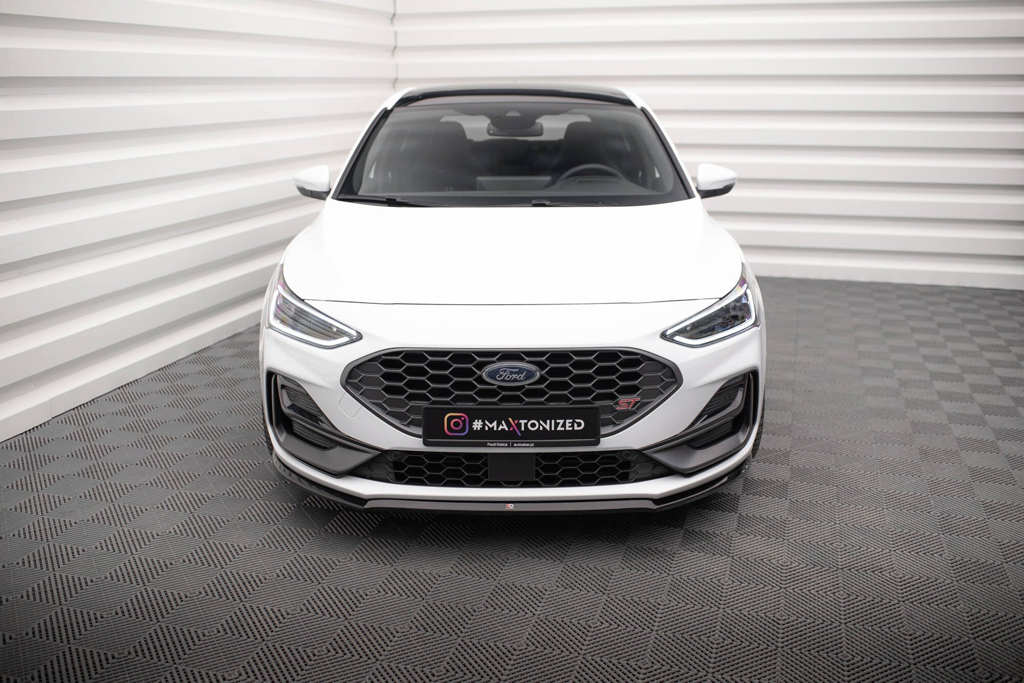 Maxton Design Street+ Spoilerlippe Front Ansatz V.3 passend für Ford Focus ST / ST-Line Mk4 Facelift schwarz Hochglanz