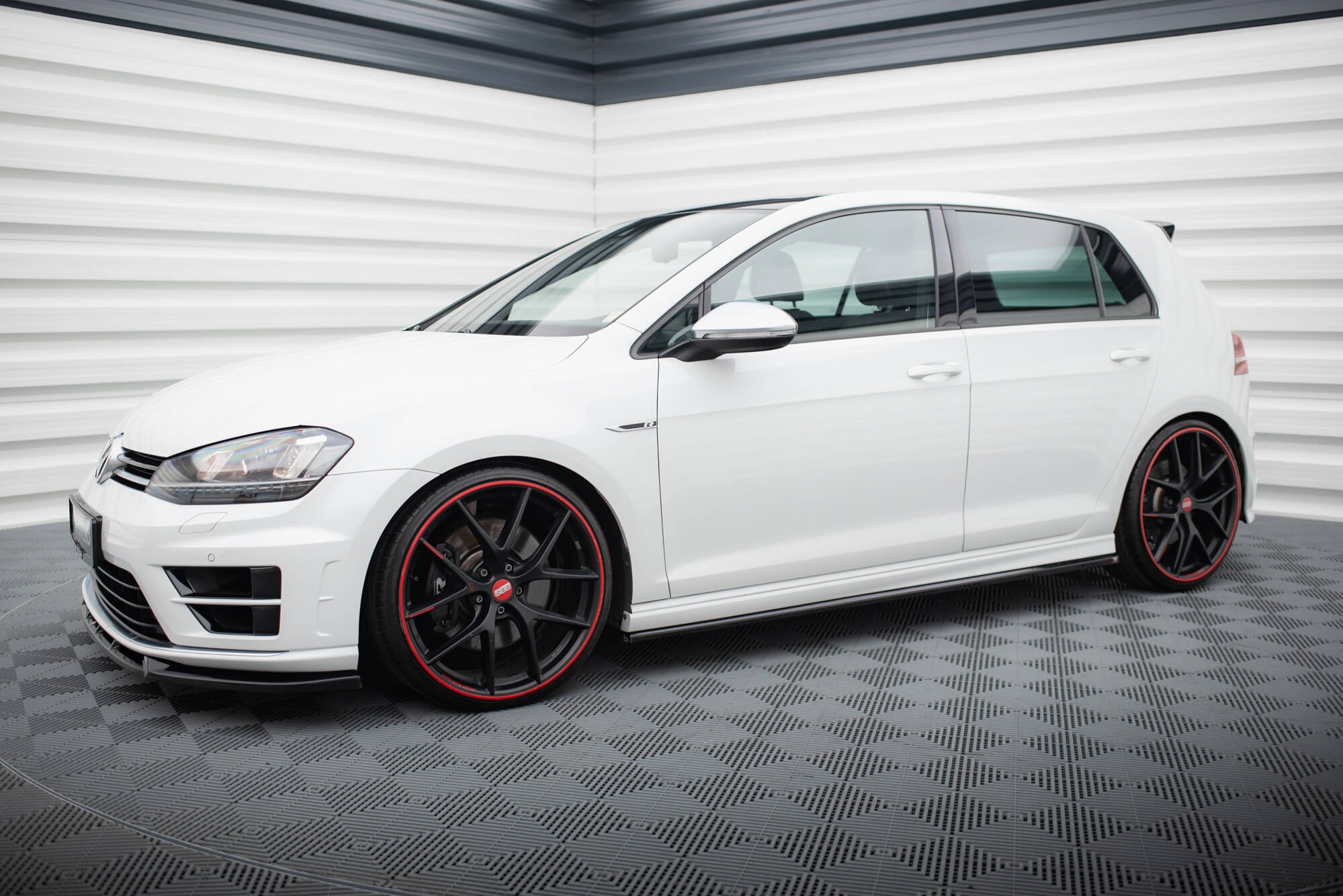 Maxton Design Street+ Seitenschweller Leisten passend für V.3 passend für VW Golf R / R-Line Mk7 schwarz Hochglanz