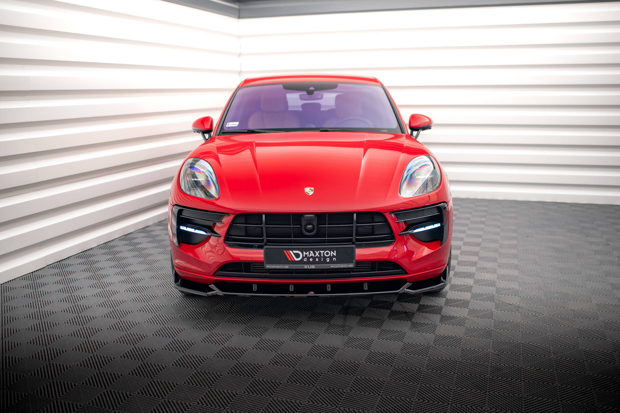 Maxton Design Street+ Spoilerlippe Front Ansatz V.1 passend für Porsche Macan GTS / Sport Design Mk1 Facelift schwarz Hochglanz