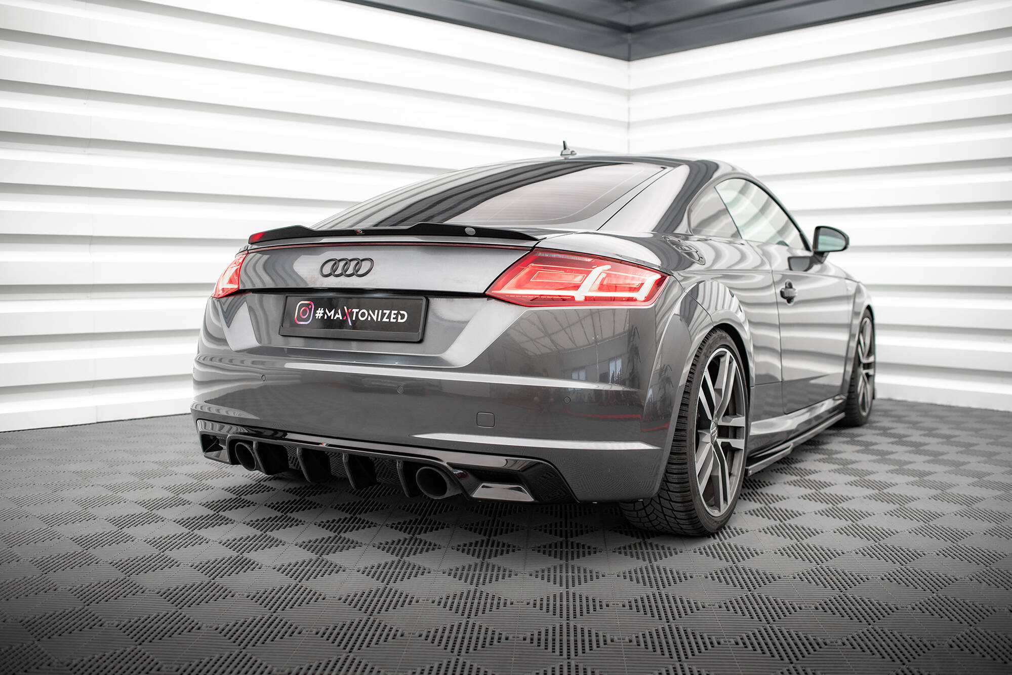 Maxton Design Diffusor Heck Ansatz passend für Audi TT S-Line 8S schwarz Hochglanz