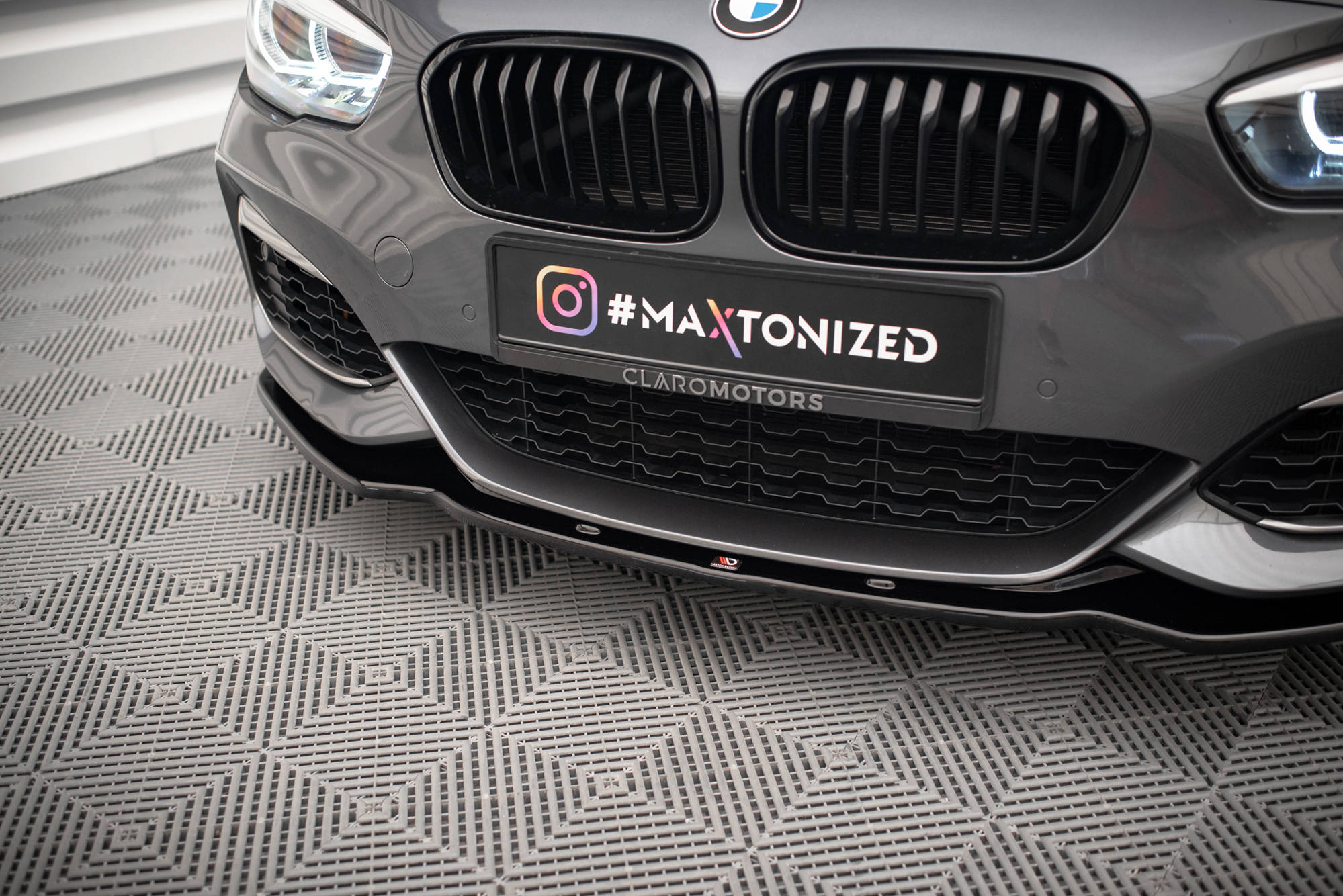 Maxton Design Street+ Spoilerlippe Front Ansatz V.1 passend für BMW 1er F20/F21 M-Power FACELIFT schwarz Hochglanz