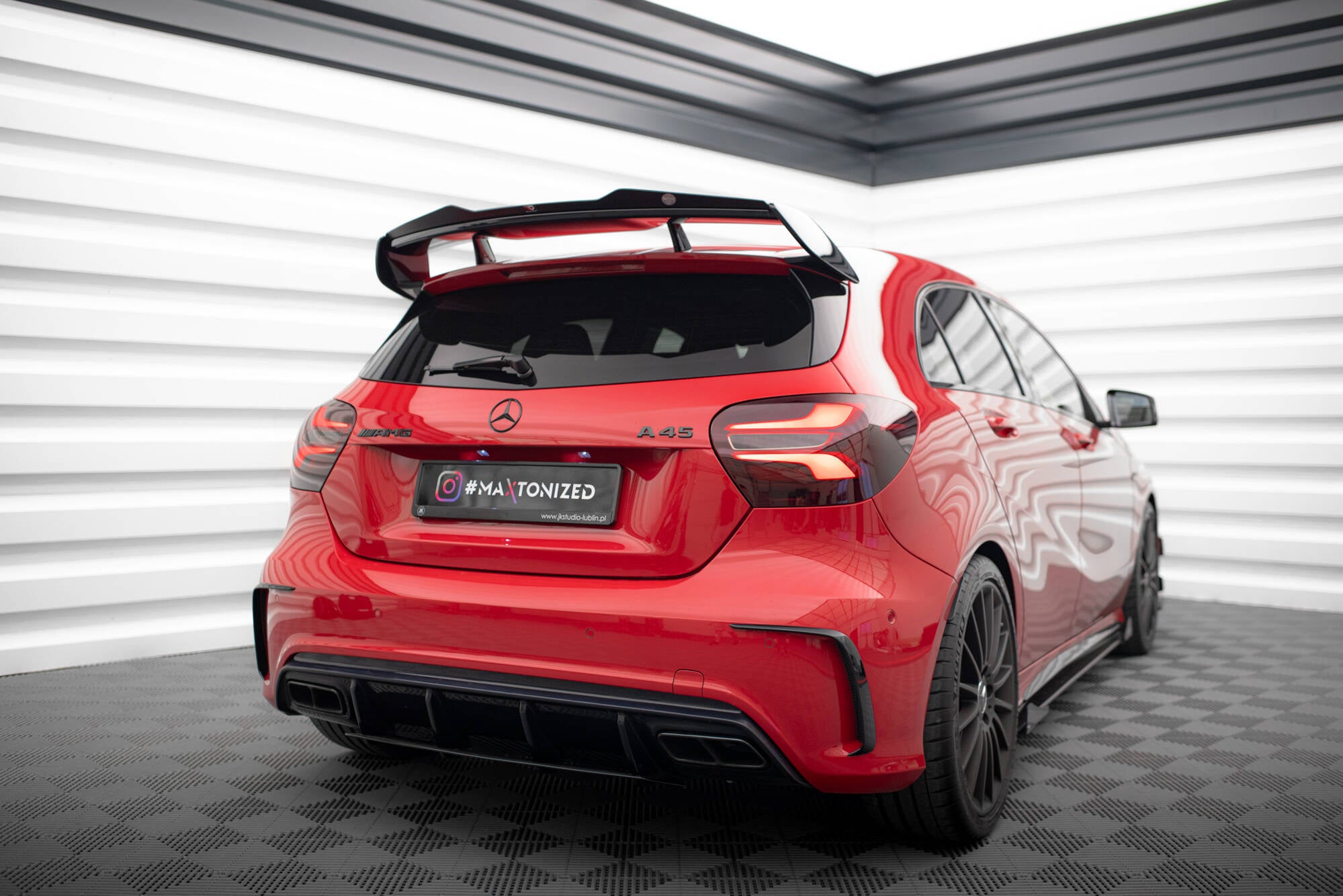 Maxton Design Spoiler CAP passend für Mercedes A W176 AMG Facelift schwarz Hochglanz