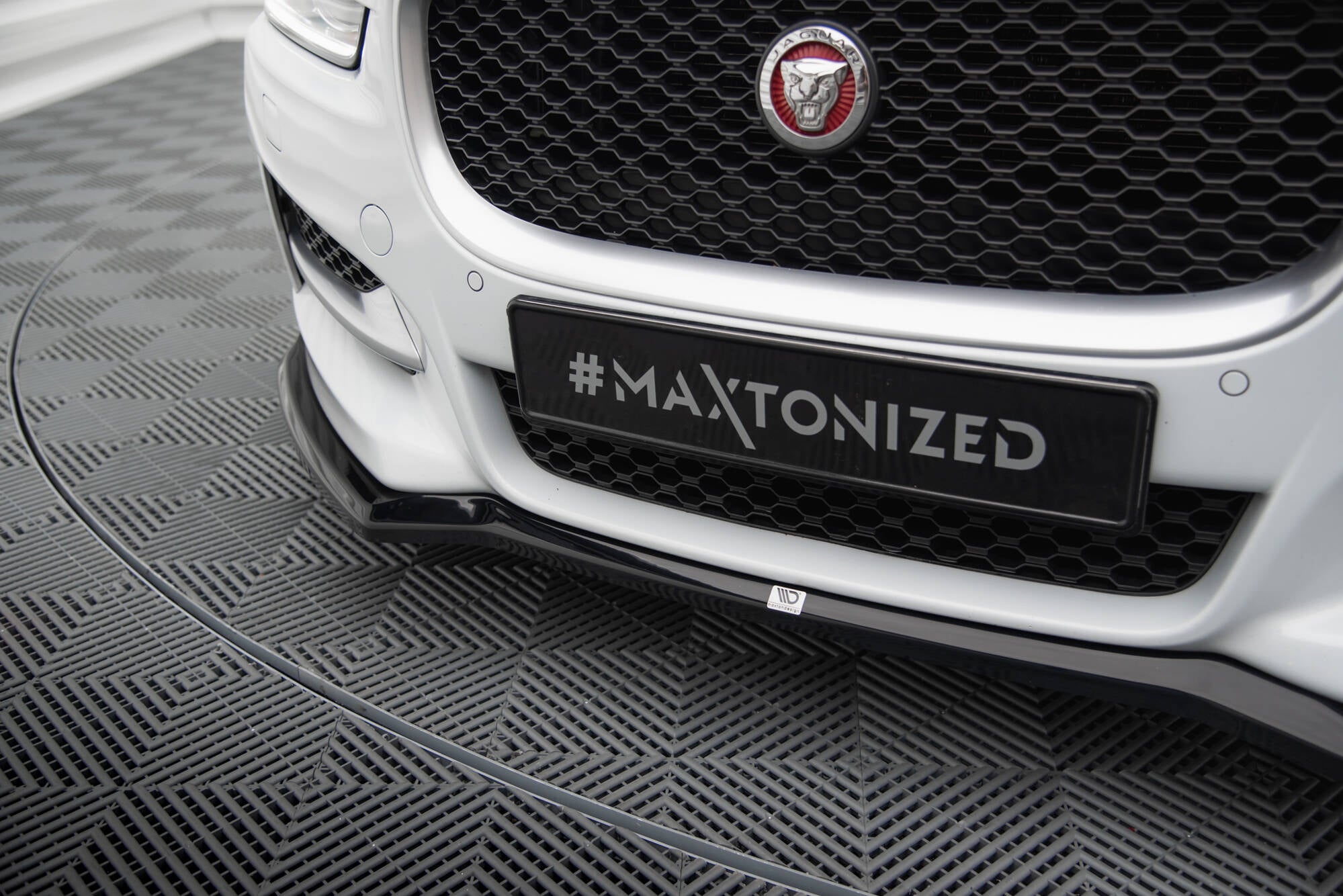 Maxton Design Street+ Spoilerlippe Front Ansatz V.1 passend für Jaguar XE R-Sport X760 schwarz Hochglanz
