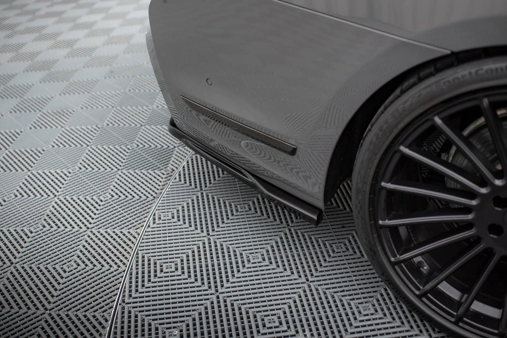 Maxton Design Street+ Mittlerer Diffusor RACE V.2 passend für BMW 7 M-Paket G11 / G12 Facelift schwarz Hochglanz