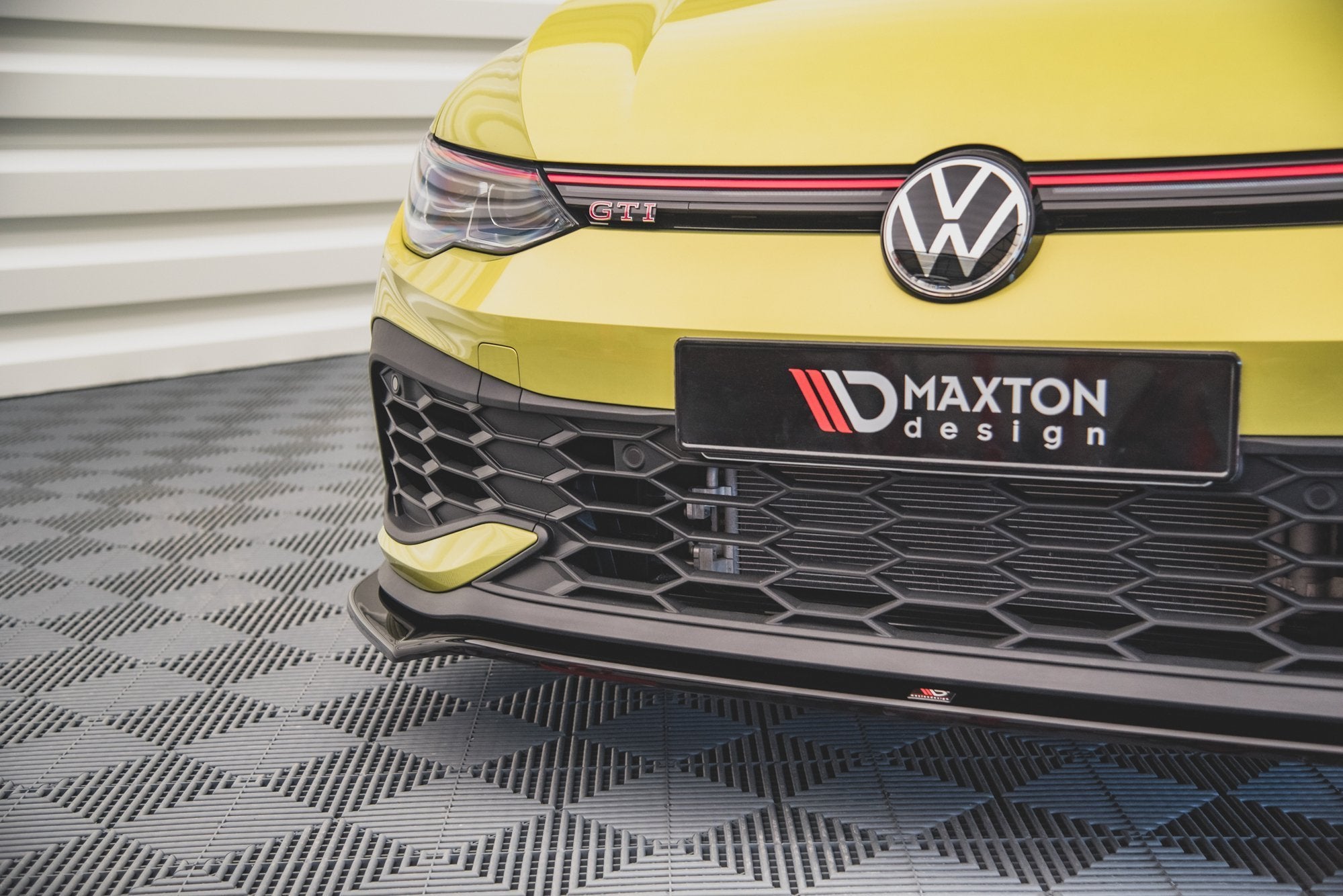 Maxton Design Street+ Spoilerlippe Front Ansatz V.3 passend für VW Golf GTI Clubsport Mk8 schwarz Hochglanz