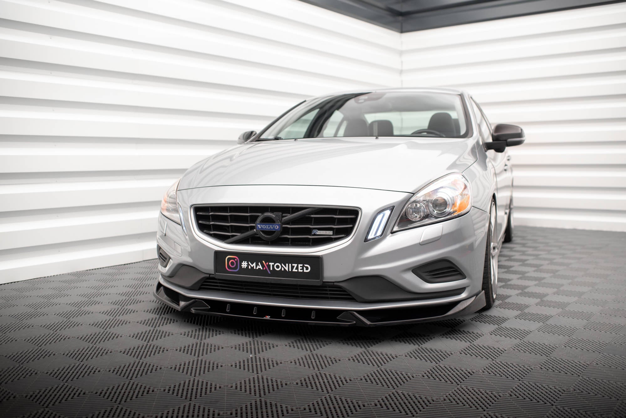 Maxton Design Street+ Spoilerlippe Front Ansatz V.1 passend für Volvo S60 R-Design Mk2 schwarz Hochglanz
