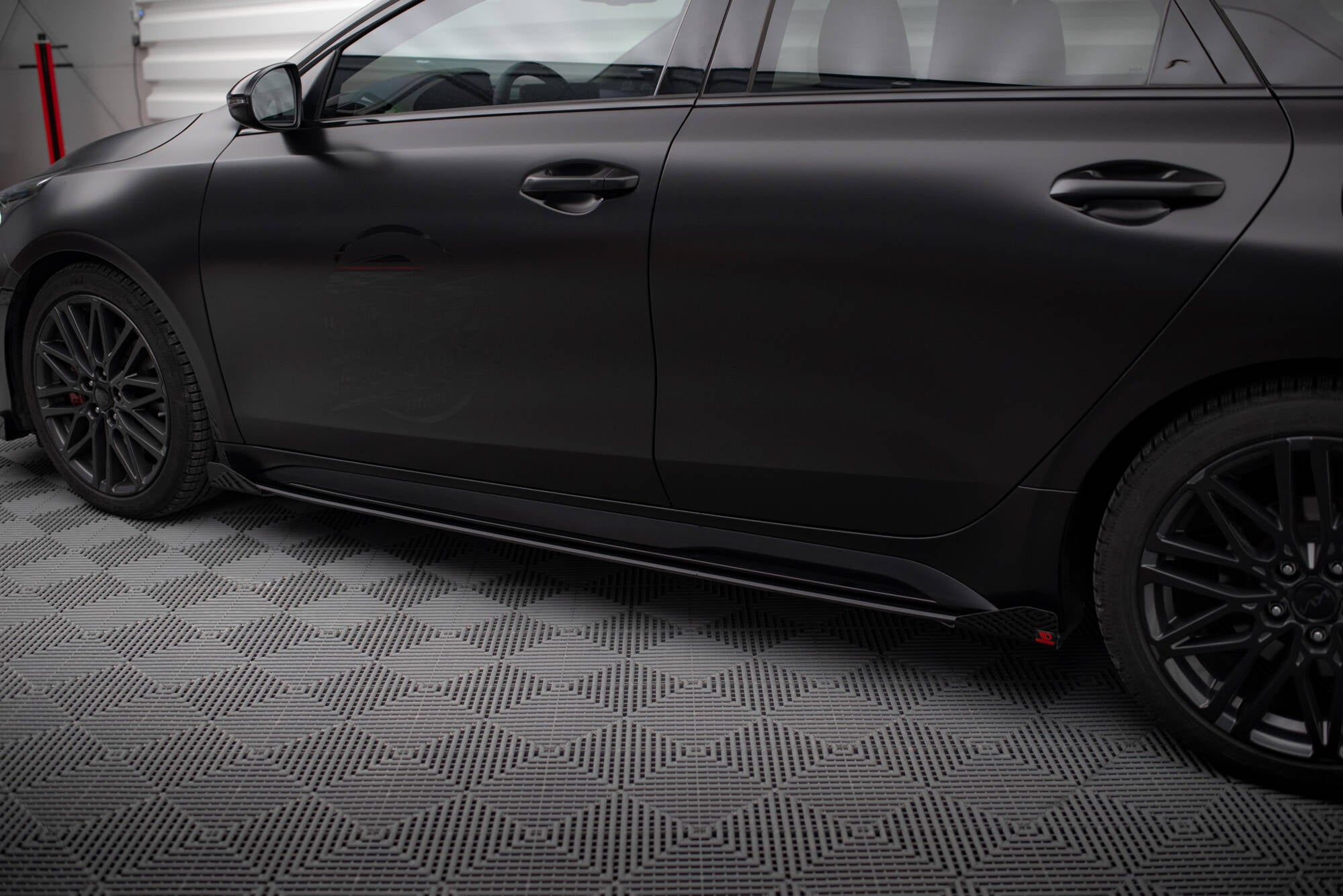 Maxton Design Street Pro Street+ Seitenschweller Leisten + Flaps passend für Kia Proceed GT / GT-Line Mk1 Facelift / Ceed GT Mk3 Facelift schwarz Hochglanz
