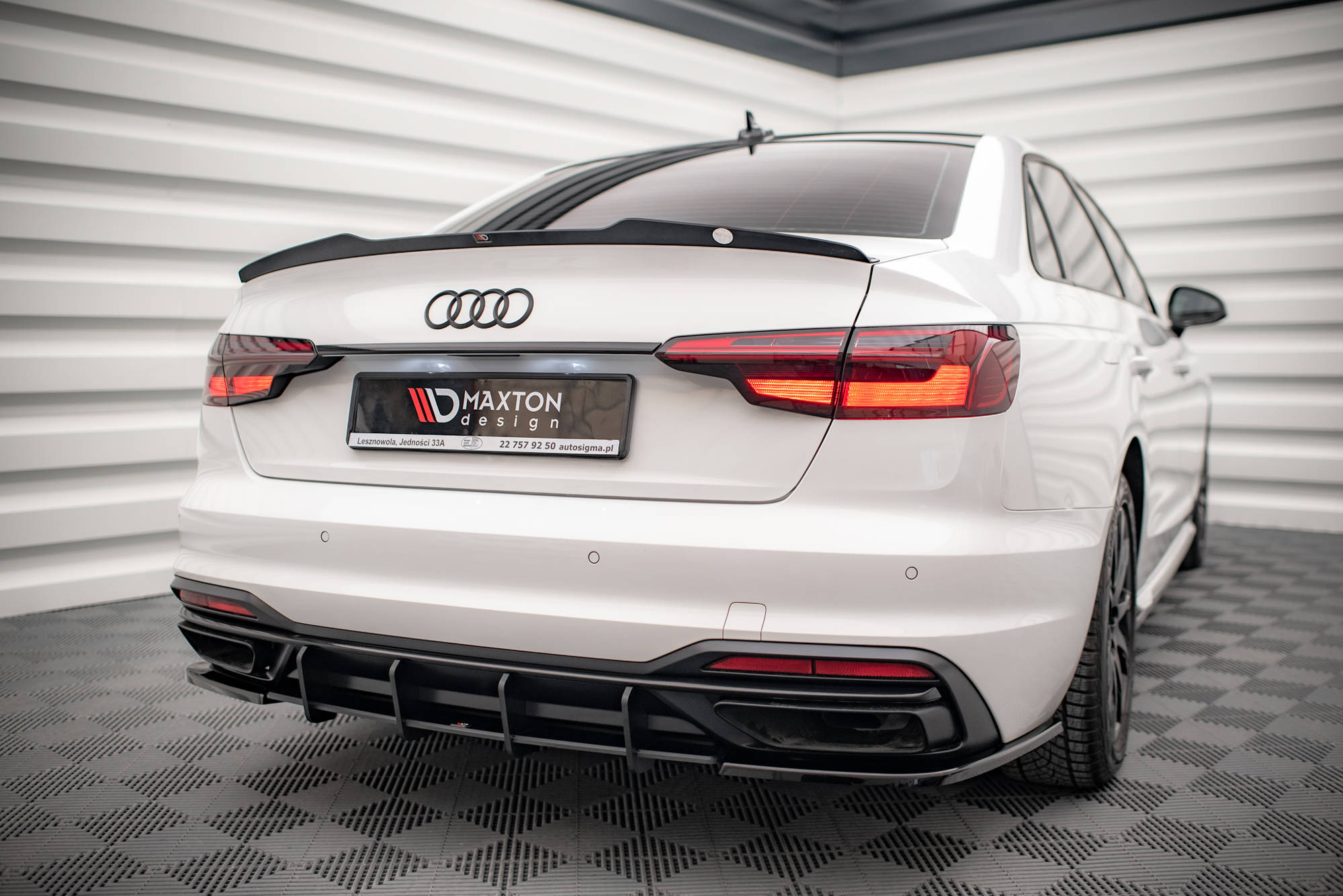 Maxton Design Spoiler CAP V.1 passend für Audi S4 / A4 Standard / S-Line / Competition Limousine B9 / B9 Facelift schwarz Hochglanz