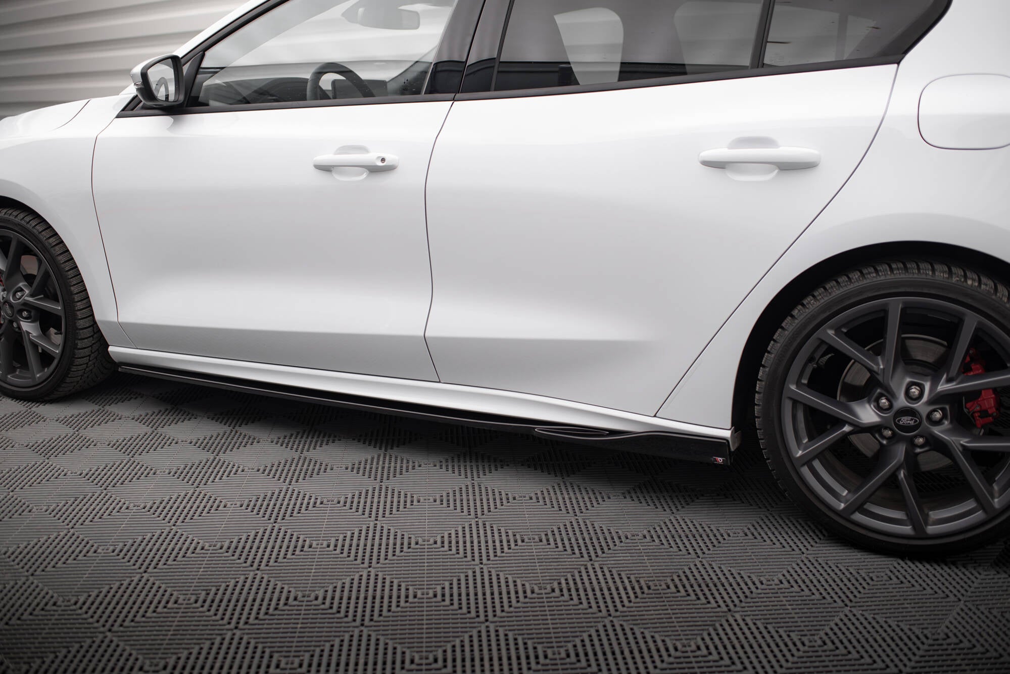 Maxton Design Street+ Seitenschweller Leisten passend für V.4 Ford Focus ST / ST-Line Mk4 Facelift schwarz Hochglanz