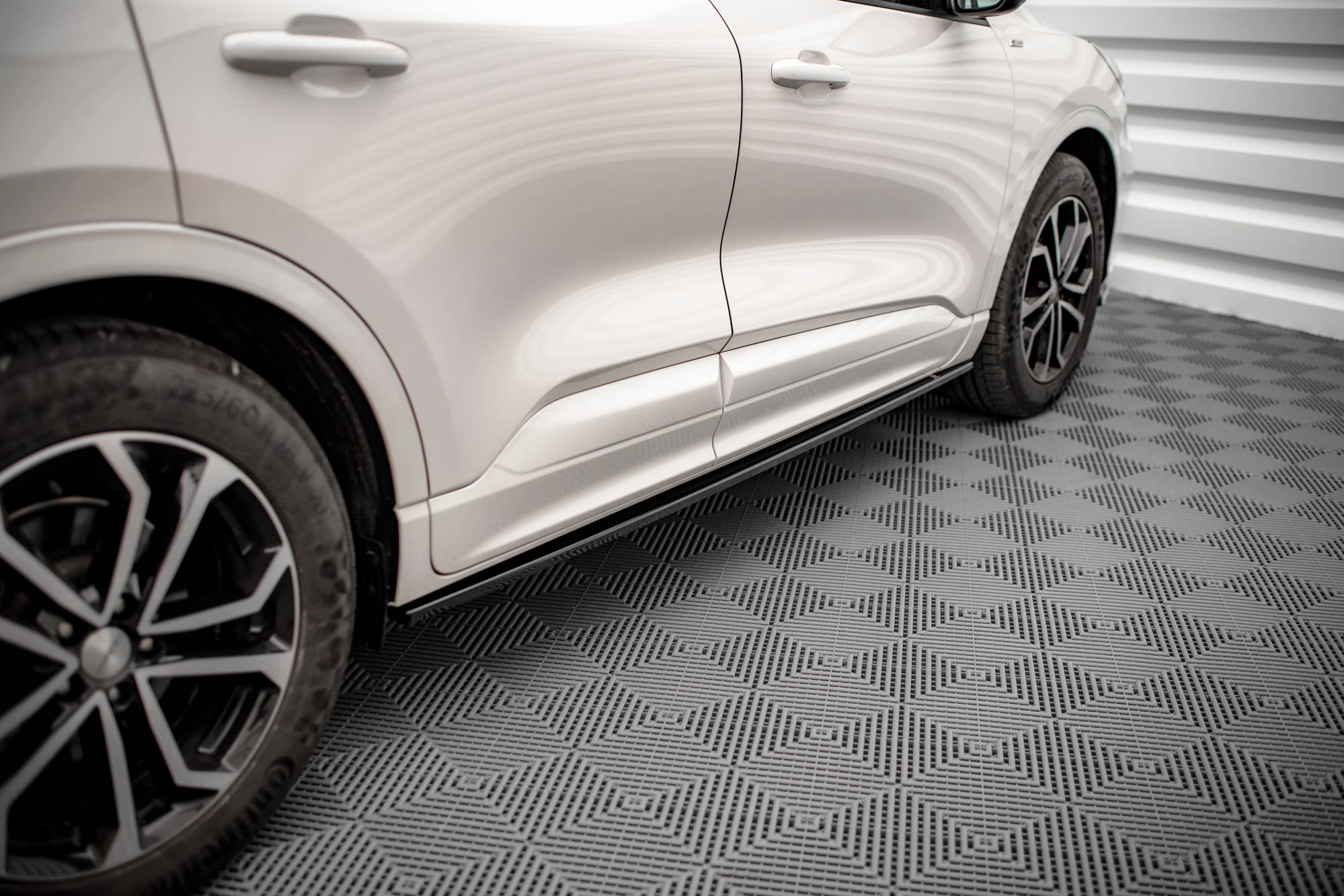 Maxton Design Street+ Seitenschweller Leisten passend für Ford Kuga ST-Line Mk3 schwarz Hochglanz