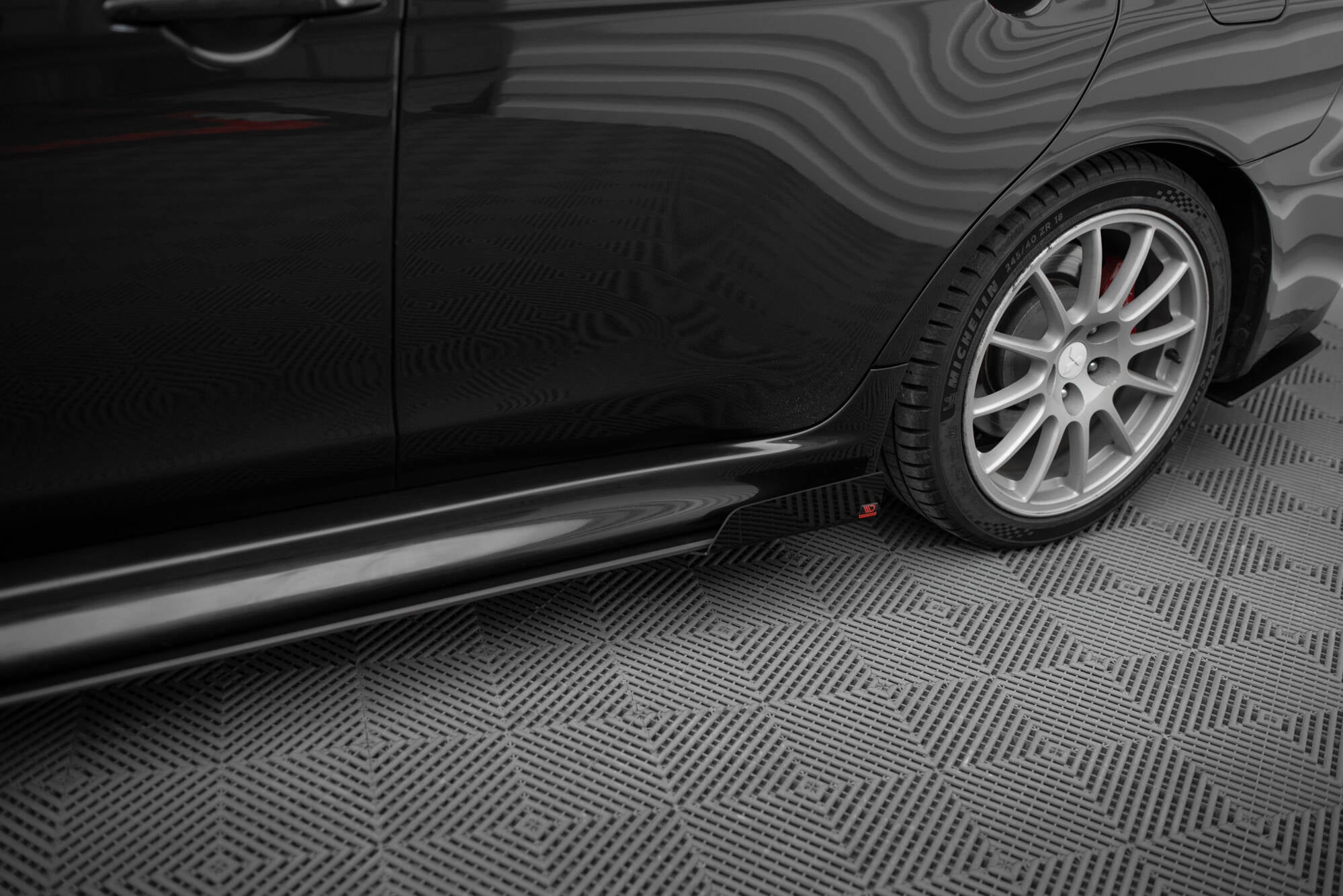 Maxton Design Street Pro Street+ Seitenschweller Leisten + Flaps passend für Mitsubishi Lancer EVO X schwarz Hochglanz