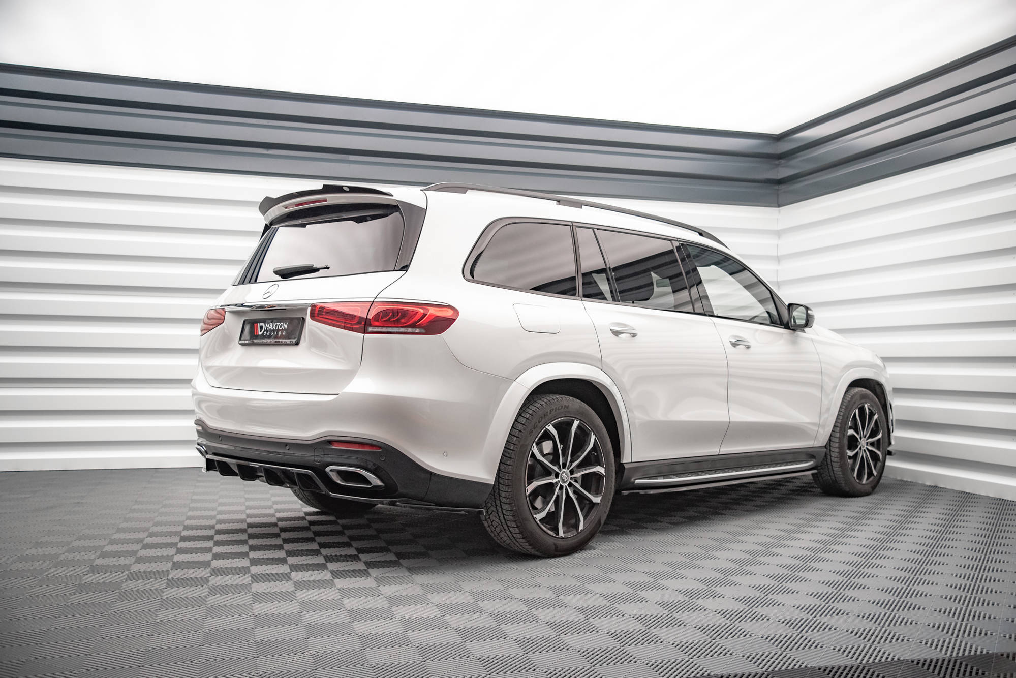Maxton Design Street+ Mittlerer Diffusor RACE passend für V.1 Mercedes-Benz GLS AMG-Line X167 schwarz Hochglanz