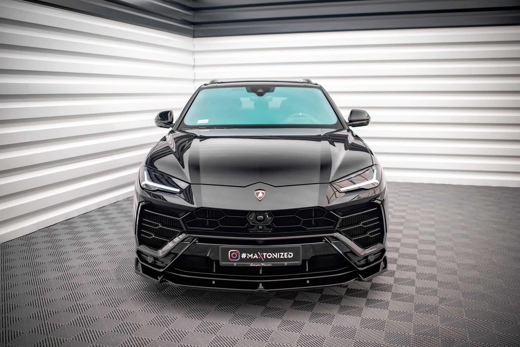 Maxton Design Street+ Spoilerlippe Front Ansatz V.1 passend für Lamborghini Urus Mk1 schwarz Hochglanz