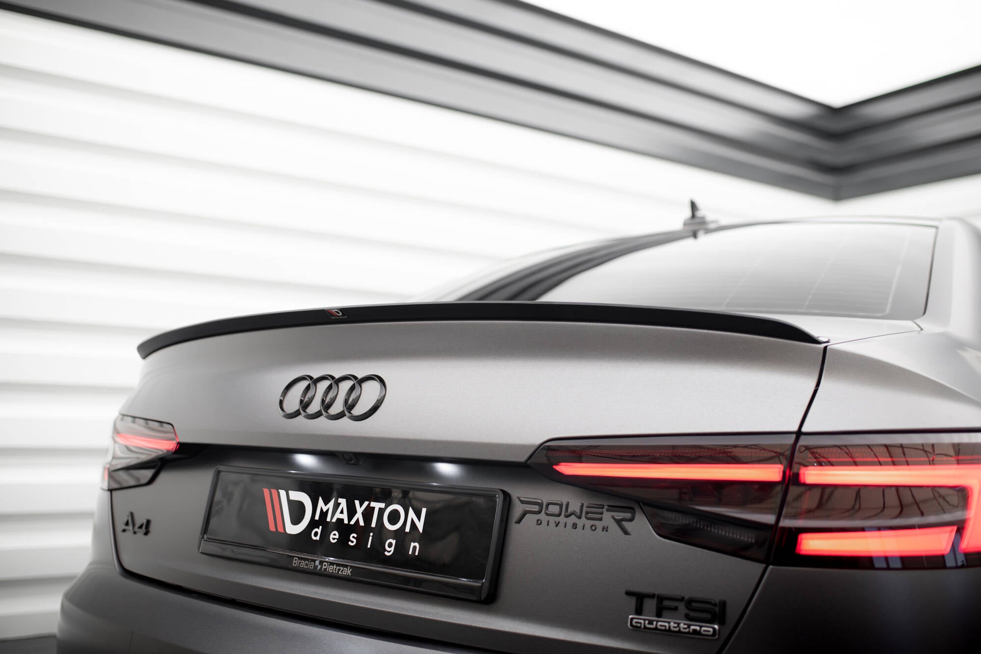 Maxton Design Spoiler CAP V.2 passend für Audi S4 / A4 Standard / S-Line / Competition Limousine B9 / B9 Facelift schwarz Hochglanz