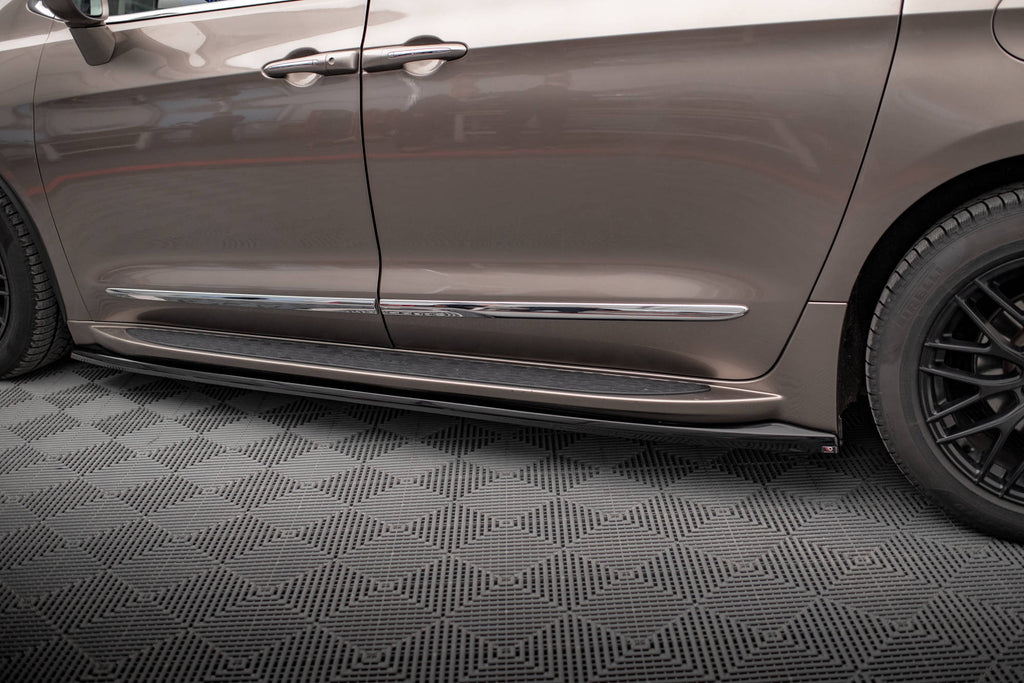 Maxton Design Street+ Seitenschweller Leisten passend für V.1 passend für Chrysler Pacifica Mk2 schwarz Hochglanz
