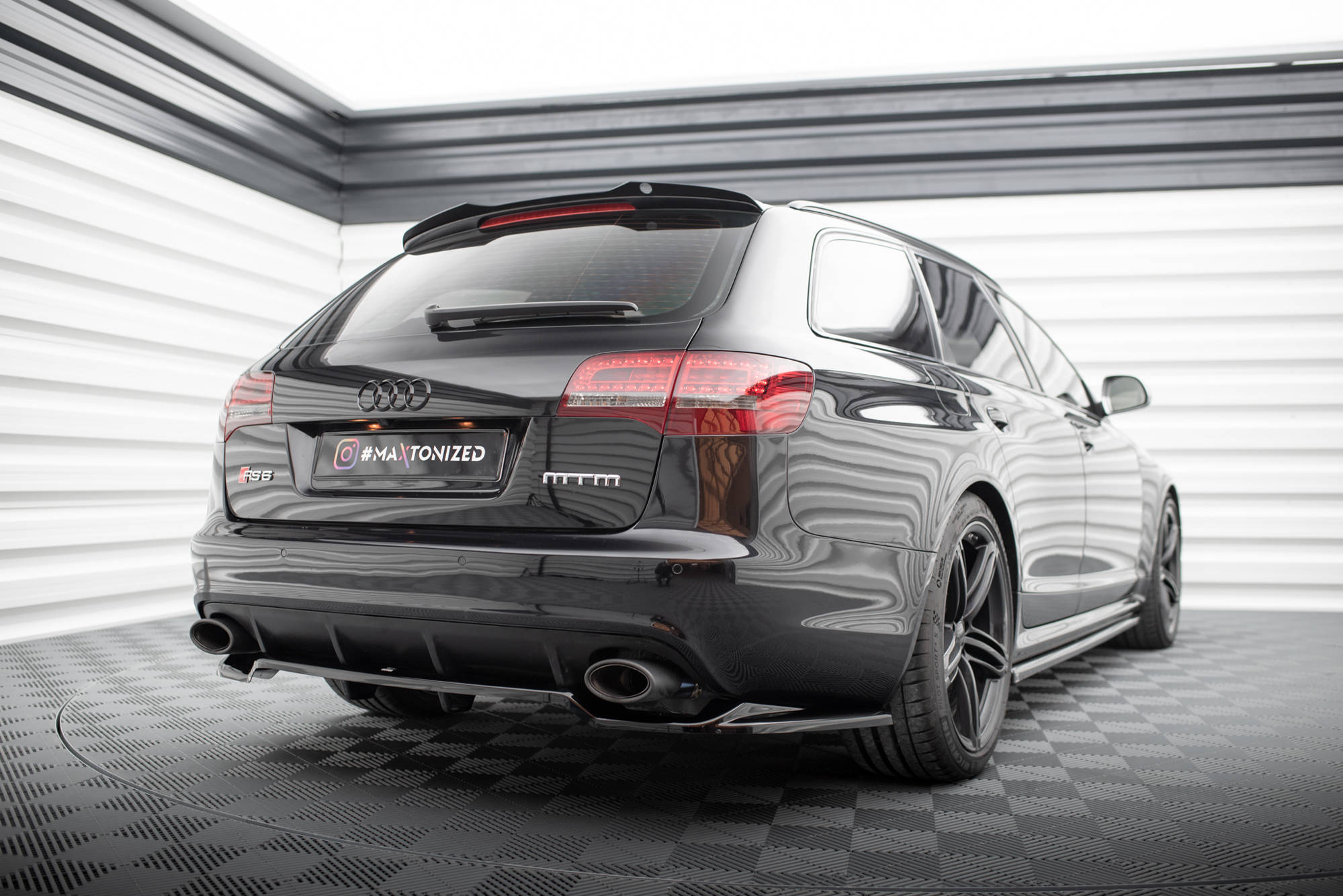 Maxton Design Street+ Mittlerer Diffusor RACE passend für Audi RS6 Avant C6 schwarz Hochglanz