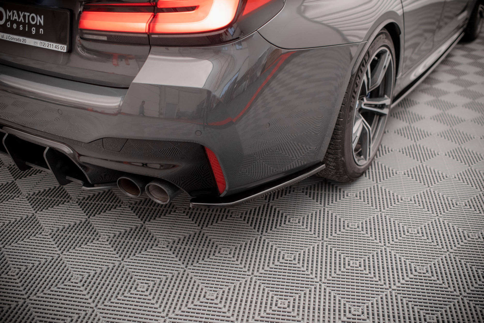 Maxton Design Heck Ansatz Flaps Diffusor V.1 passend für BMW M5 F90 Facelift schwarz Hochglanz