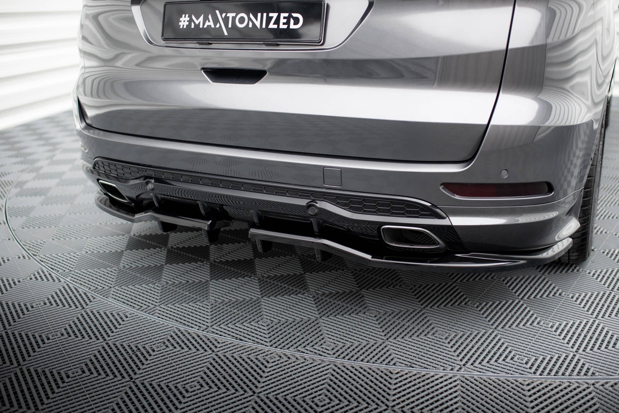 Maxton Design Street+ Mittlerer Diffusor RACE passend für Ford S-Max ST-Line Mk2 Facelift schwarz Hochglanz