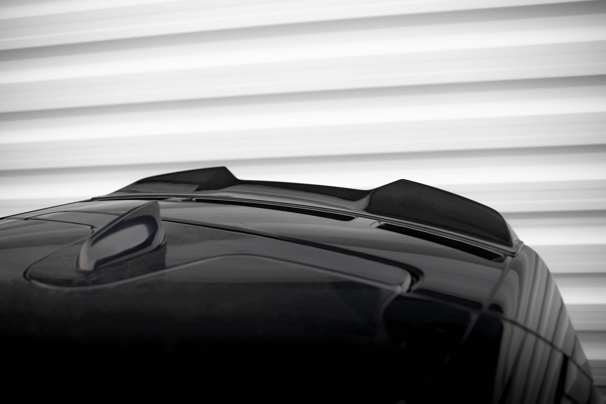 Maxton Design Spoiler CAP 3D passend für Land Rover Discovery HSE Mk5 schwarz Hochglanz