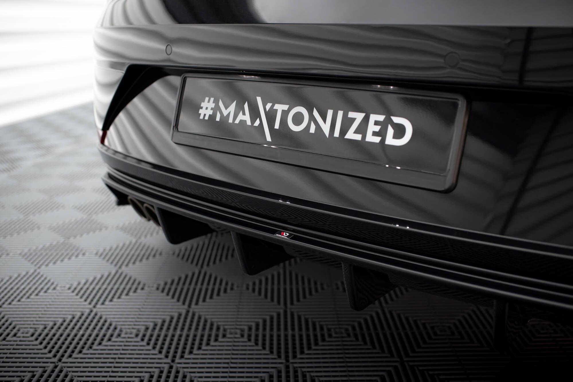 Maxton Design Diffusor Heck Ansatz passend für Seat Leon Mk3 Facelift schwarz Hochglanz