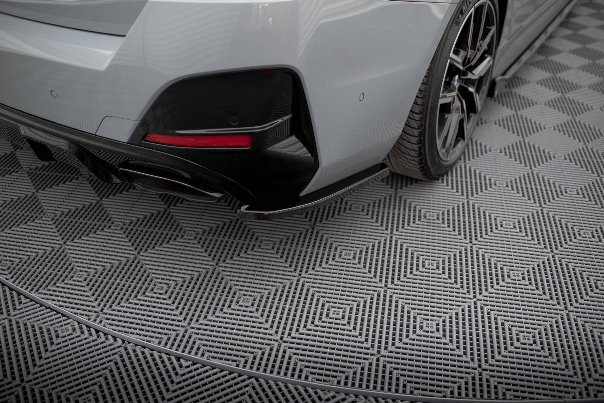 Maxton Design Heck Ansatz Flaps Diffusor V.1 passend für BMW M440i Gran Coupe G26 schwarz Hochglanz