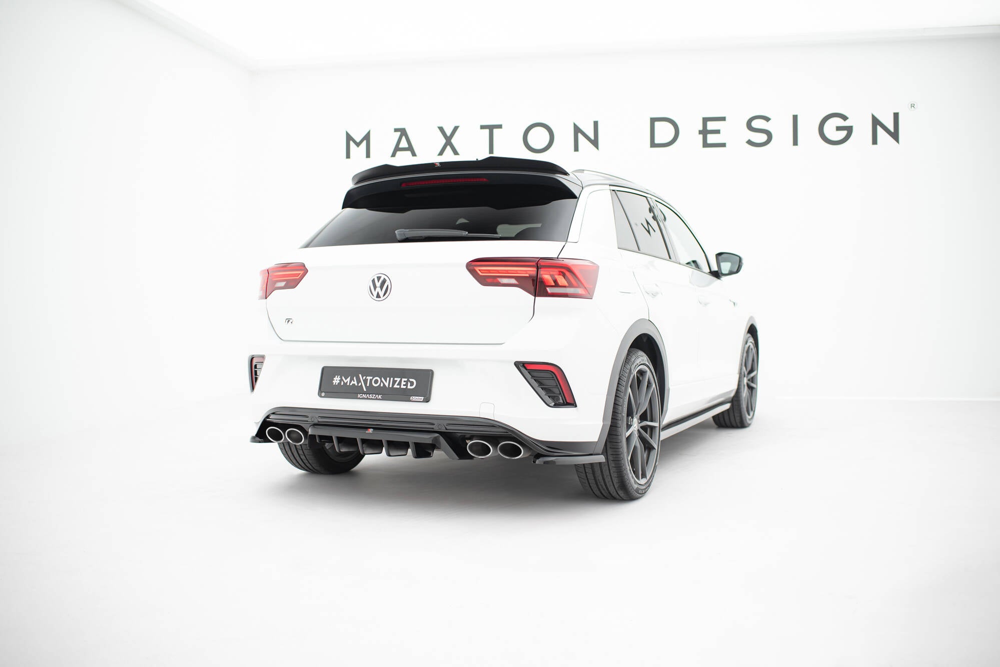 Maxton Design Mittlerer Diffusor Heck Ansatz DTM Look passend für VW T-Roc R Mk1 schwarz Hochglanz